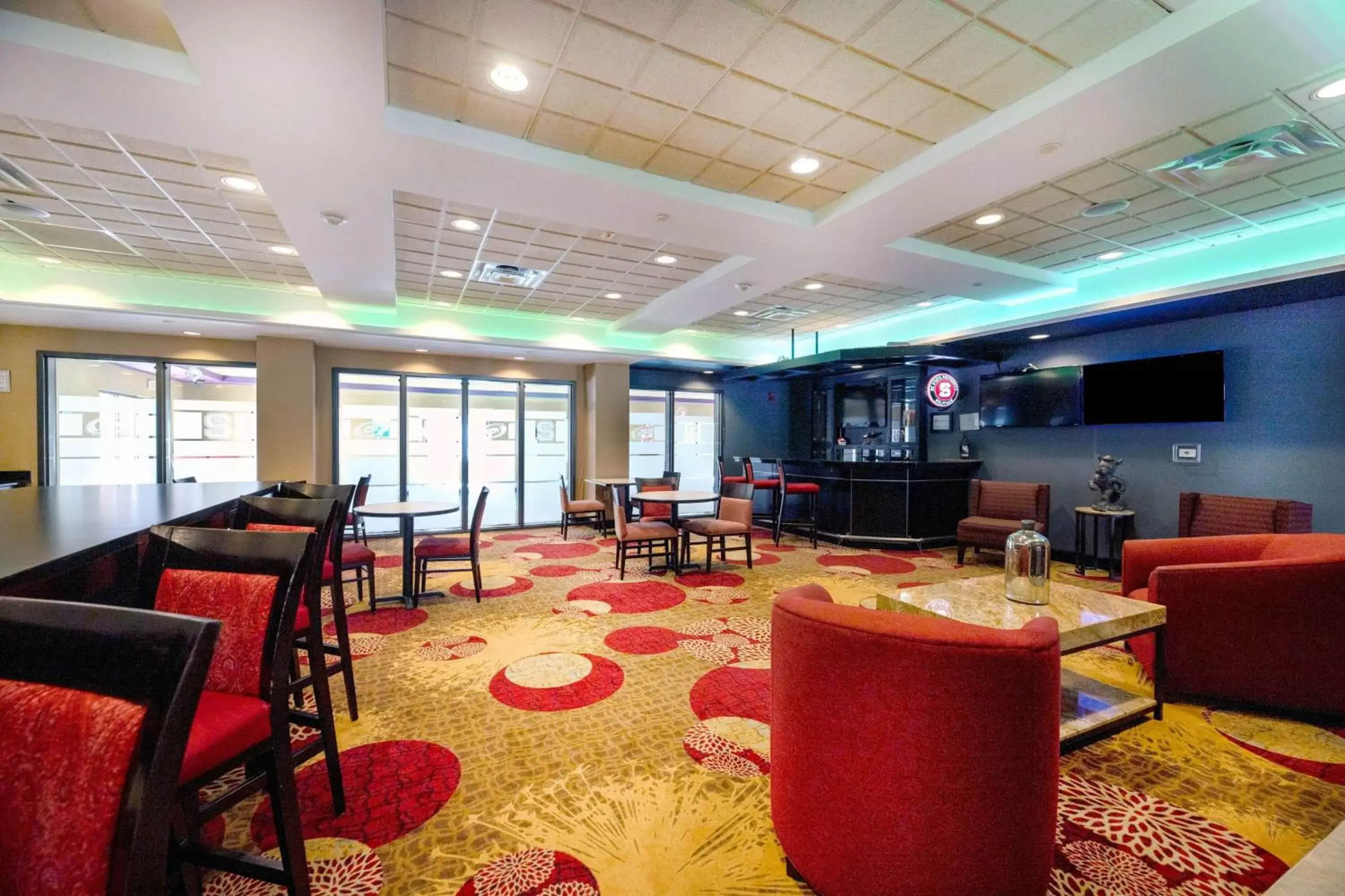 Restaurant/places to eat in Wingate by Wyndham State Arena Raleigh/Cary Hotel