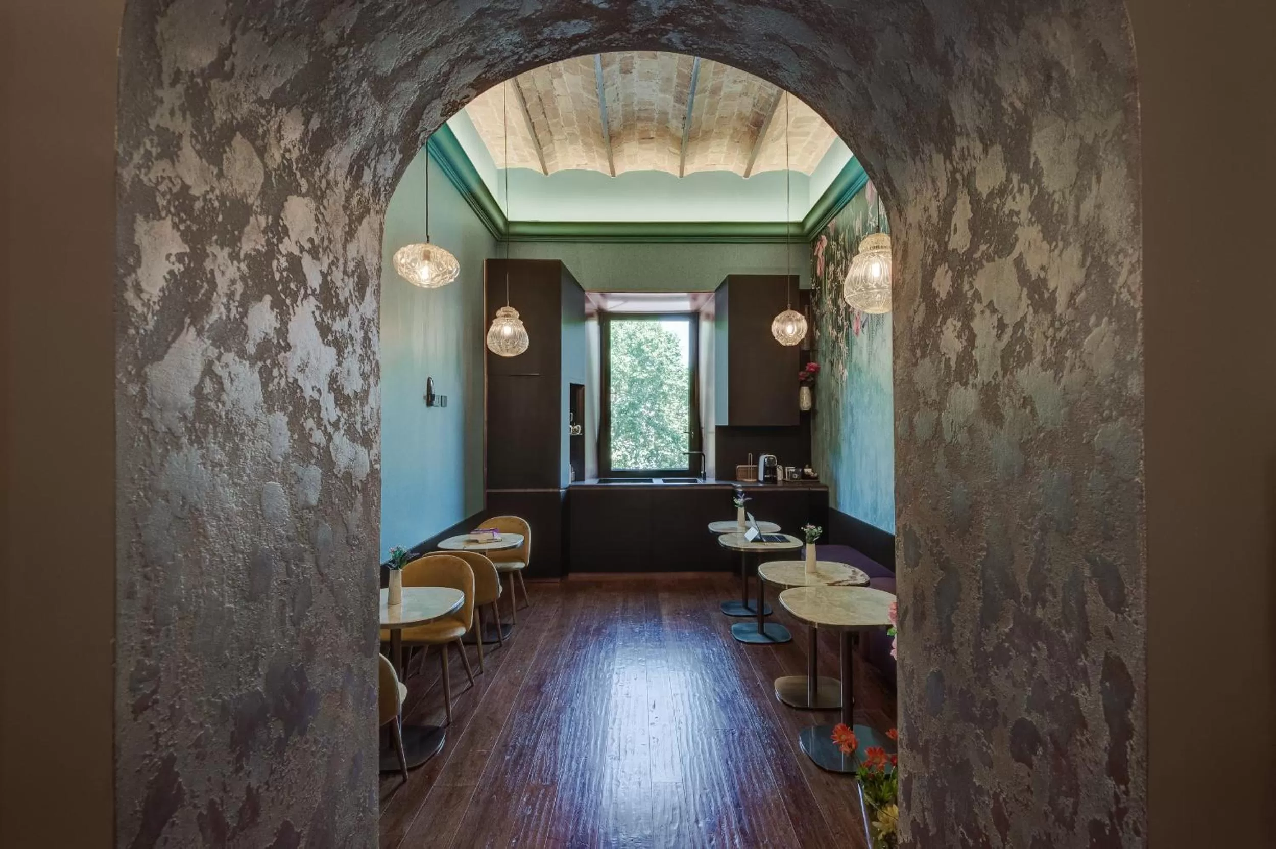 Communal lounge/ TV room, Bed in New Design St.Peter