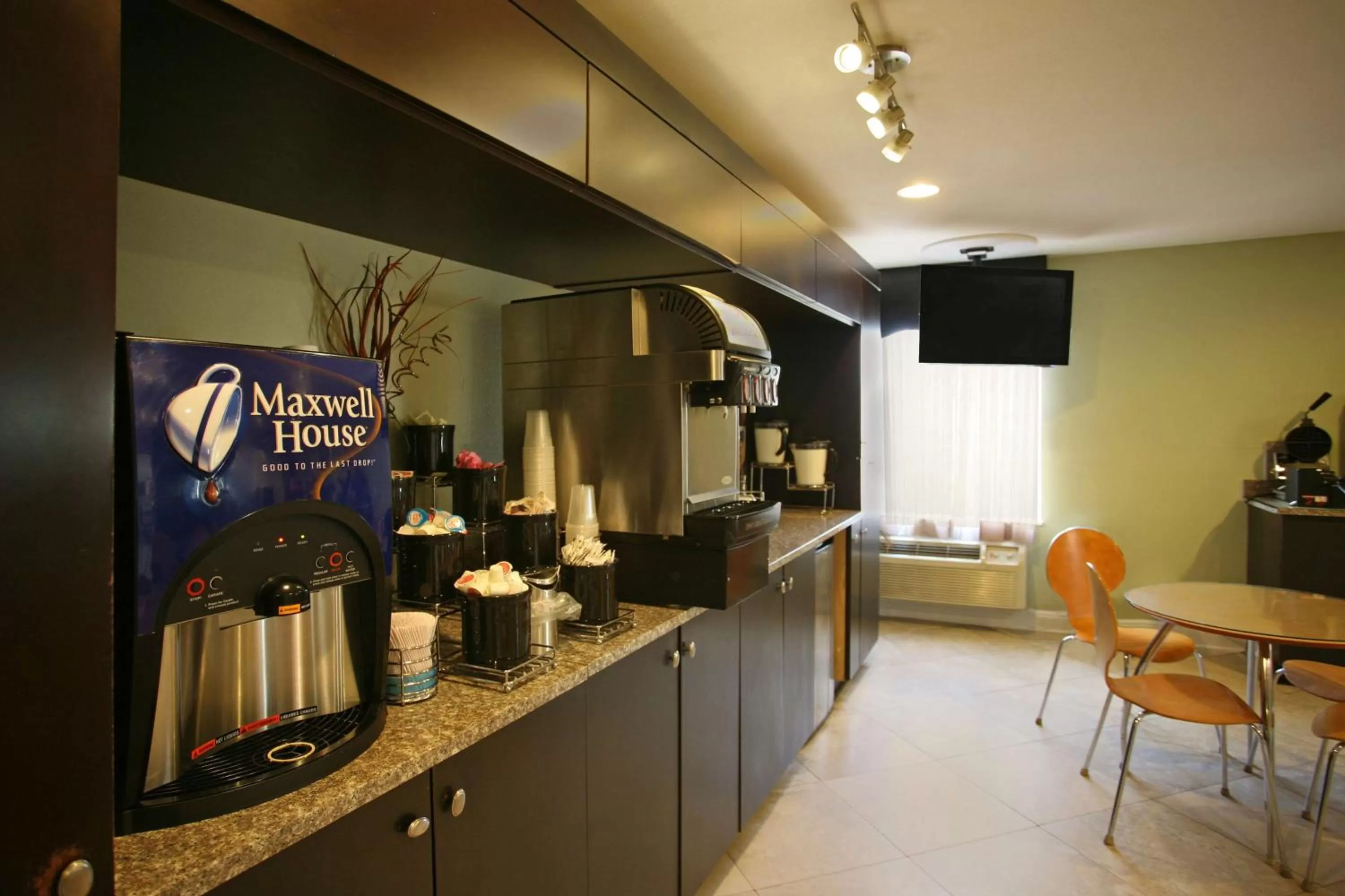 Coffee/tea facilities in Best Western Zachary Inn