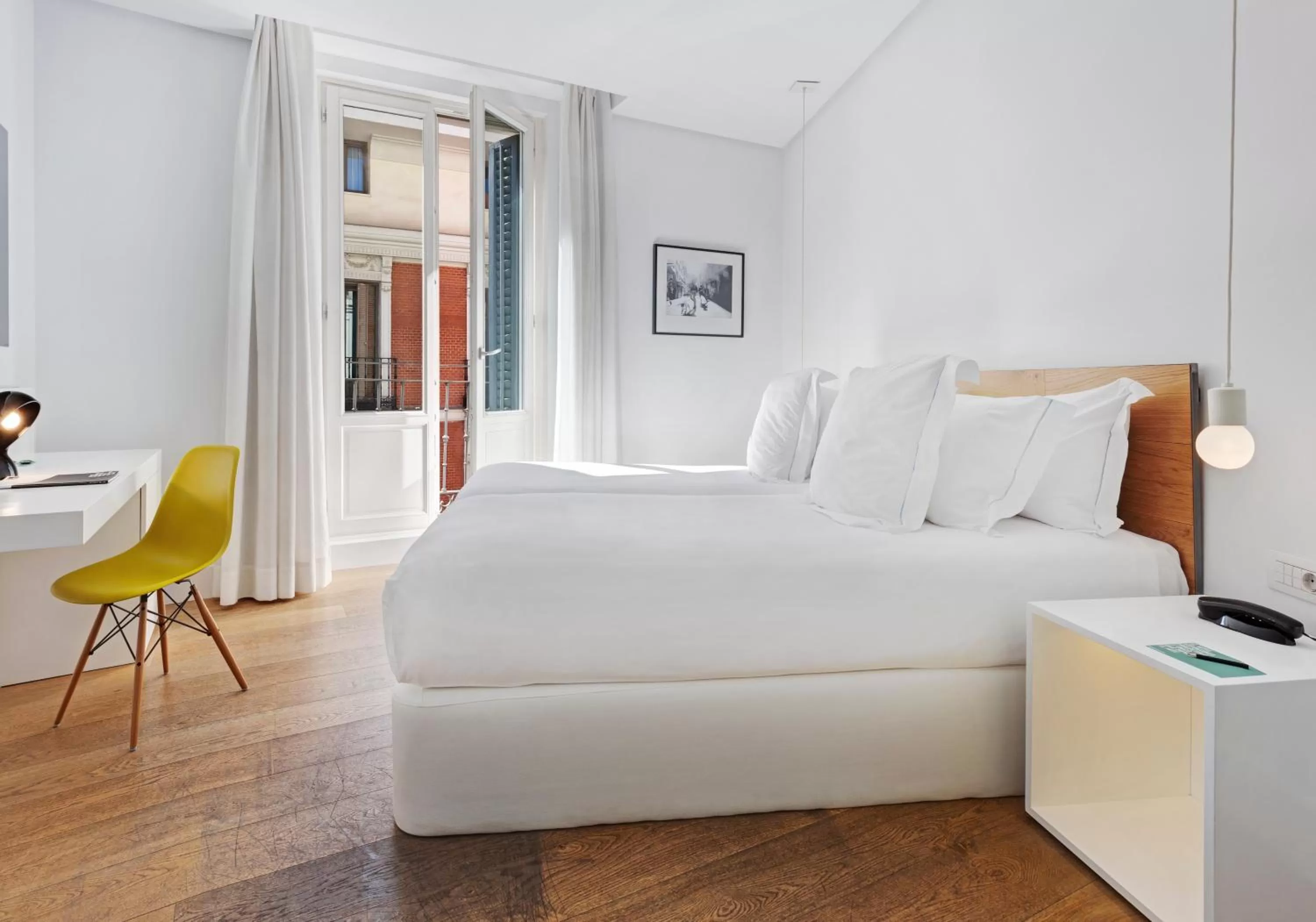 Bedroom, Bed in One Shot Prado