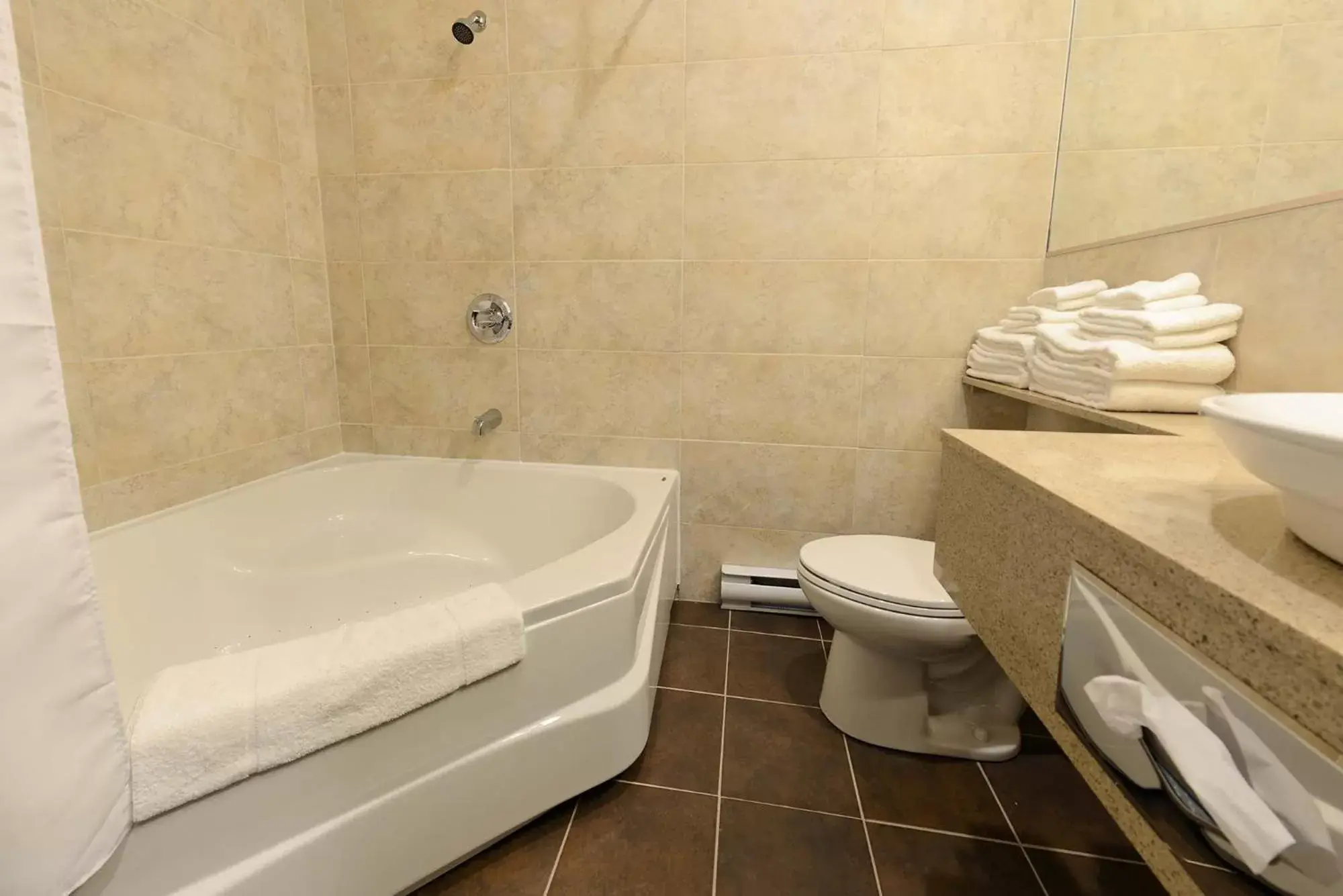 Bathroom in Hôtel Le Petit Manoir du Casino