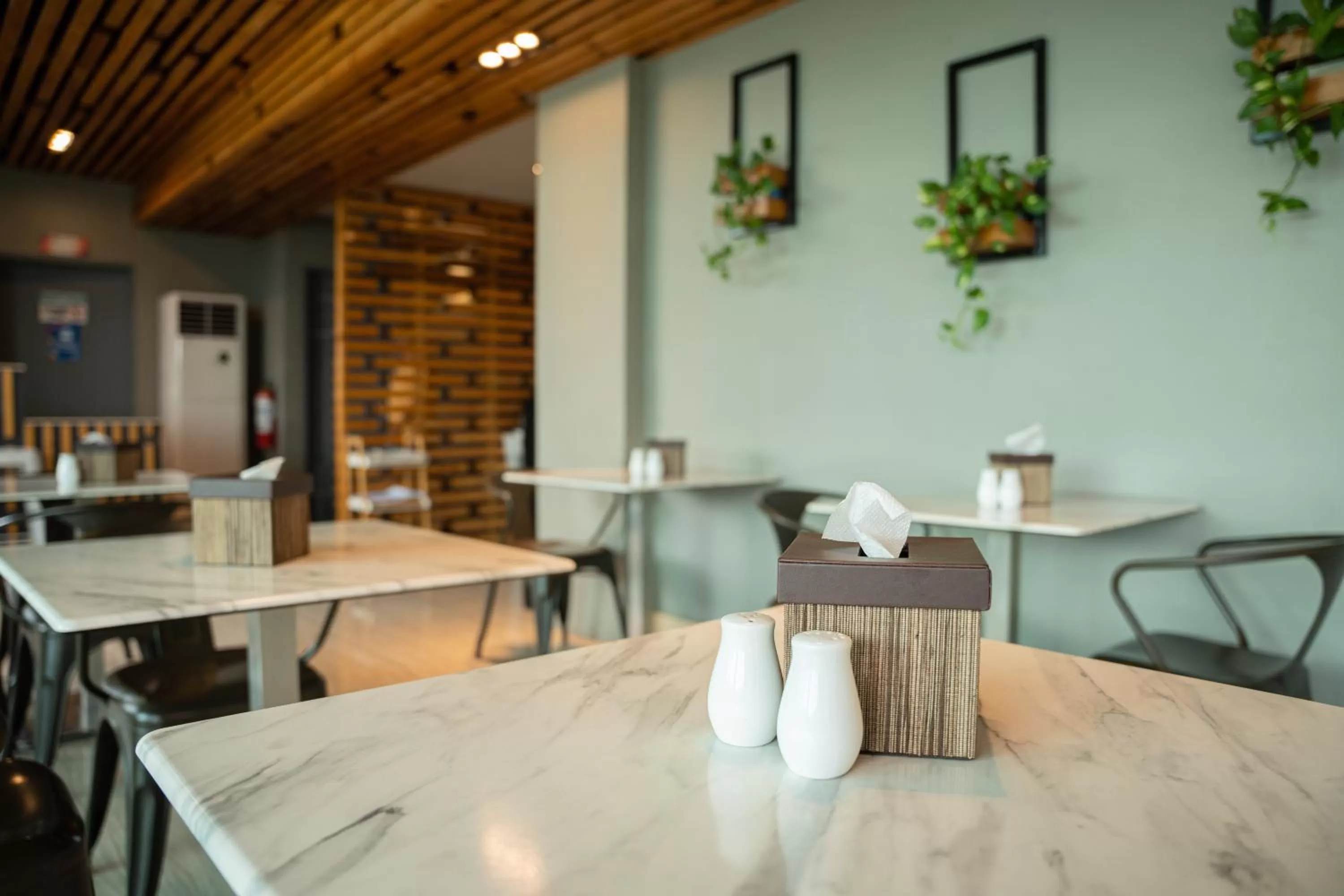 Restaurant/places to eat in Felicity Island Hotel