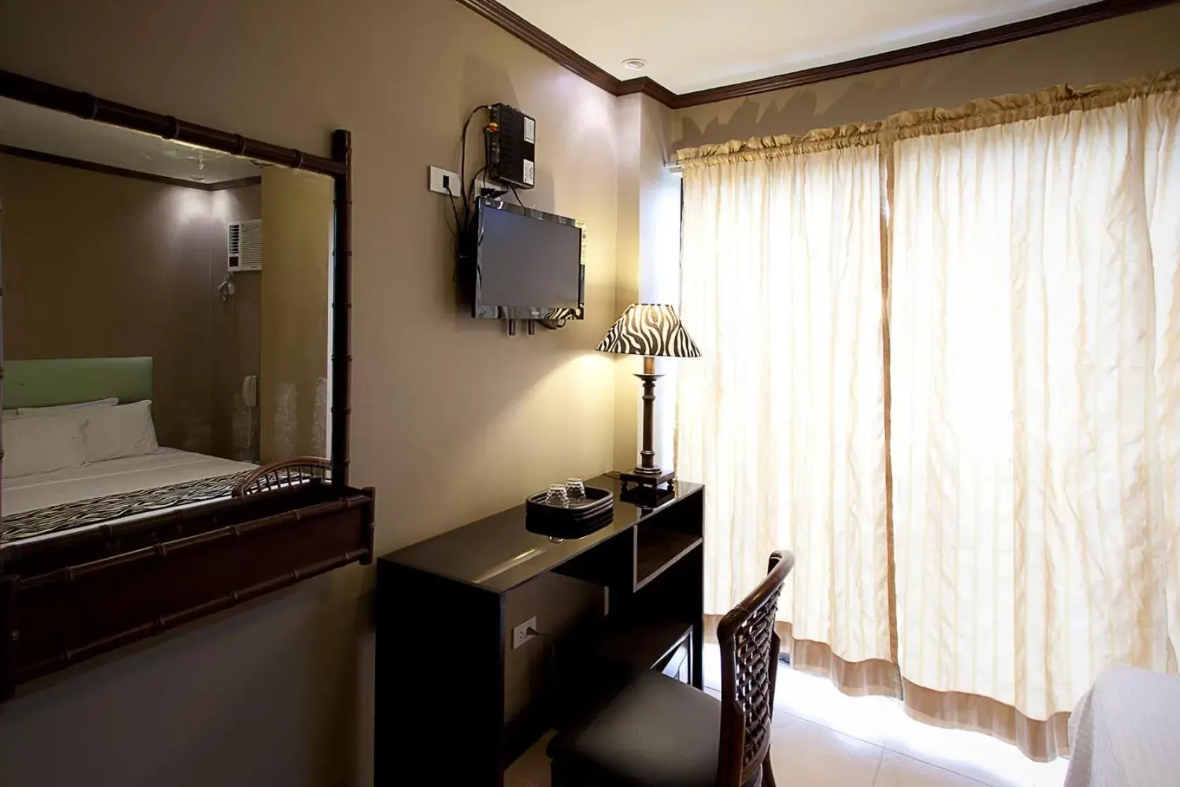 Seating area, TV/Entertainment Center in RedDoorz near Landers Superstore Cebu City