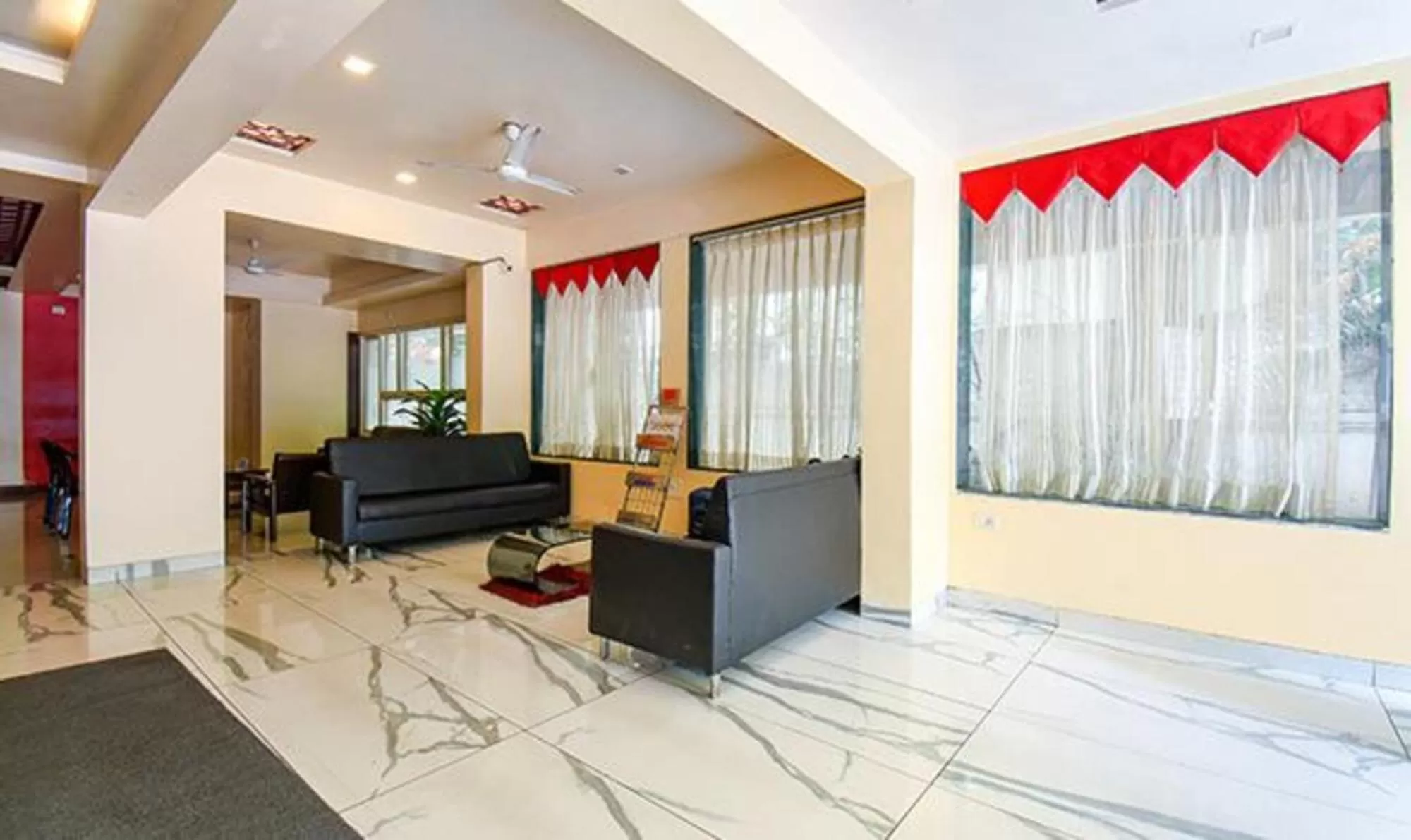 Seating area, TV/Entertainment Center in FabHotel Span Executive