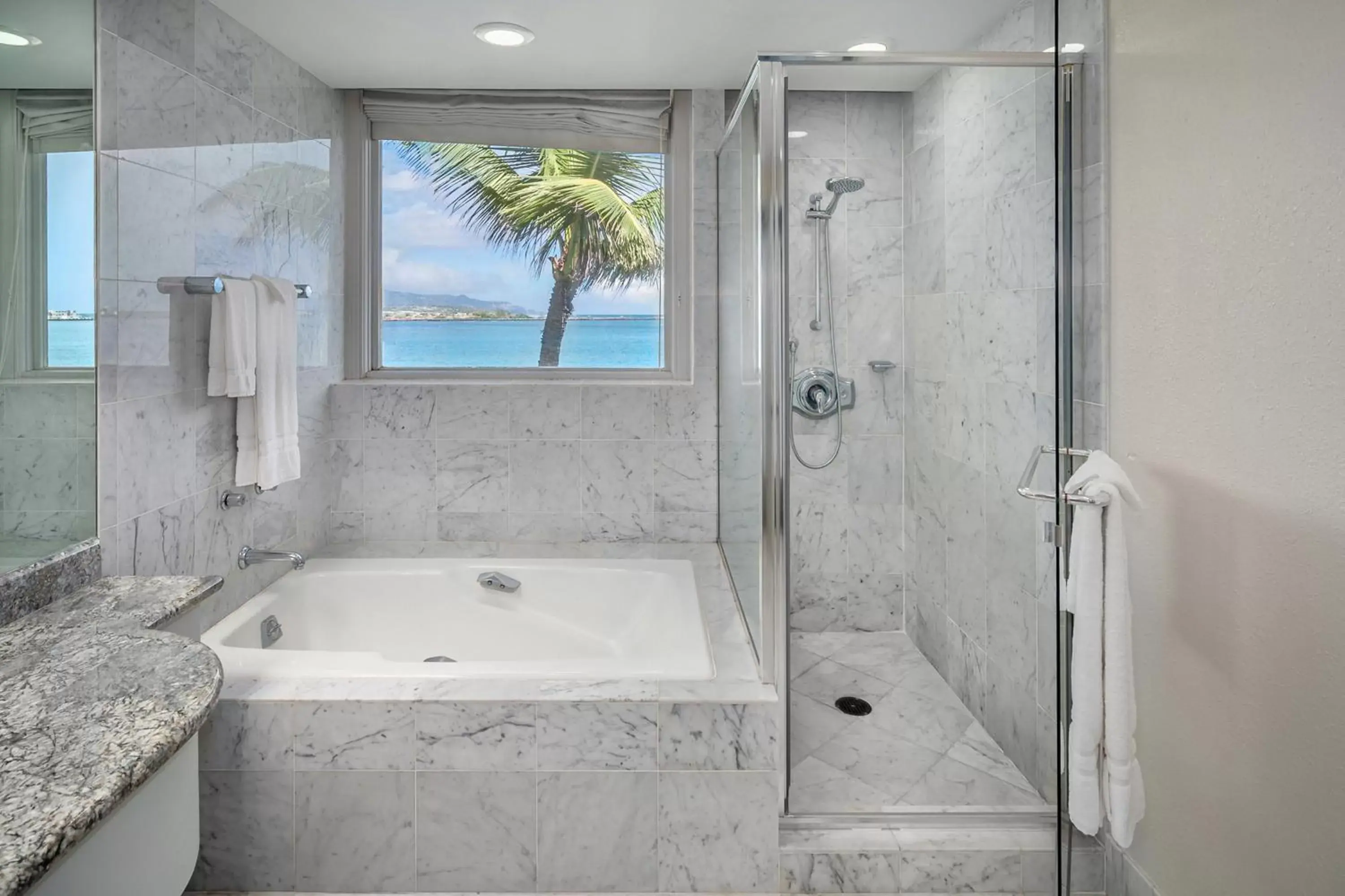 Shower, Bathroom in Maui Beach Hotel