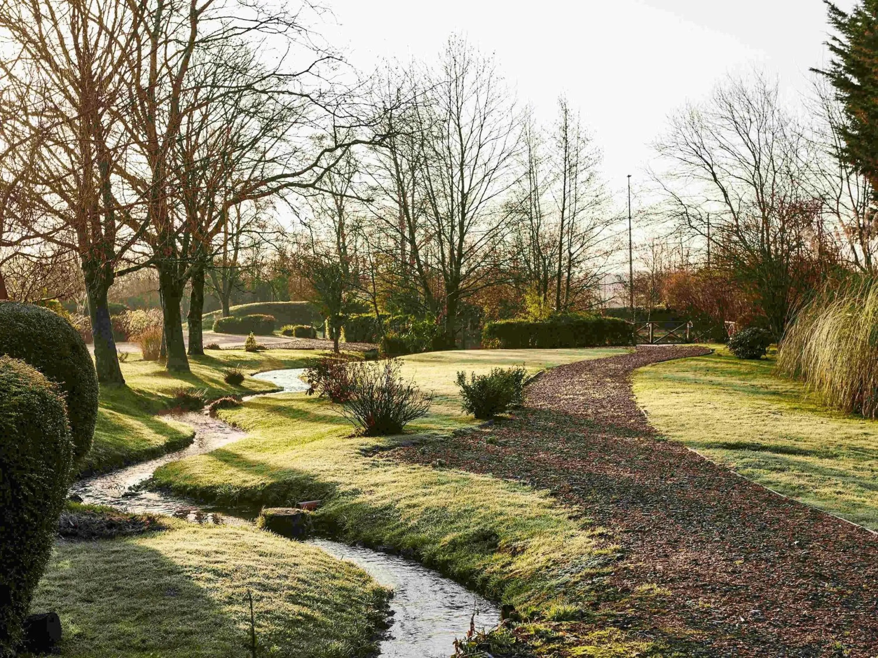 Property building, Garden in Mercure Newbury West Grange Hotel