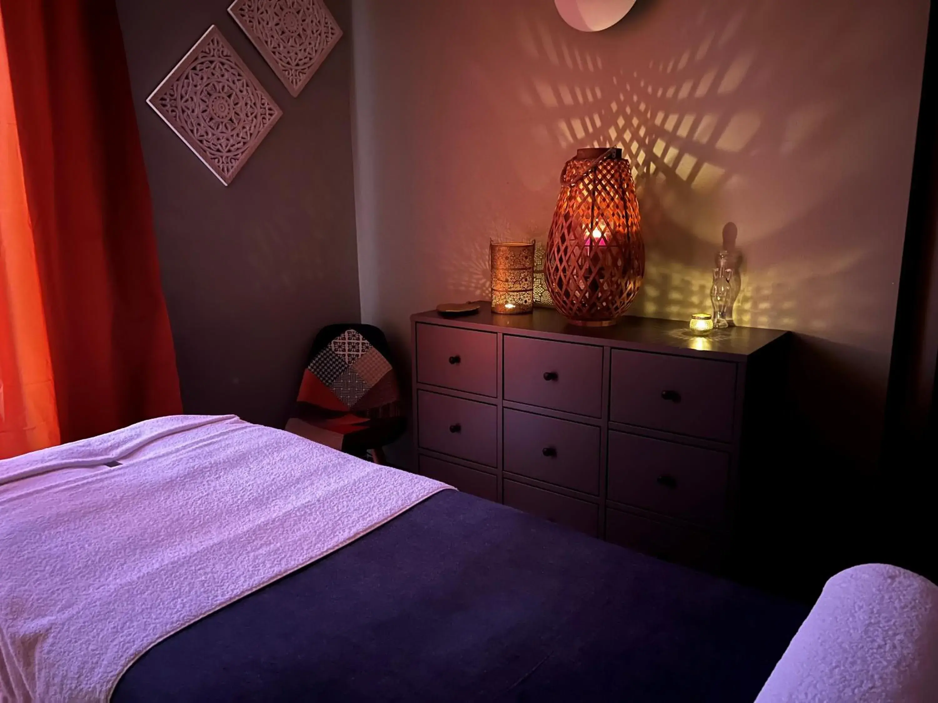 Massage, Bed in The Originals Boutique, Hotel de l'Univers, Montlucon (Inter-Hotel)