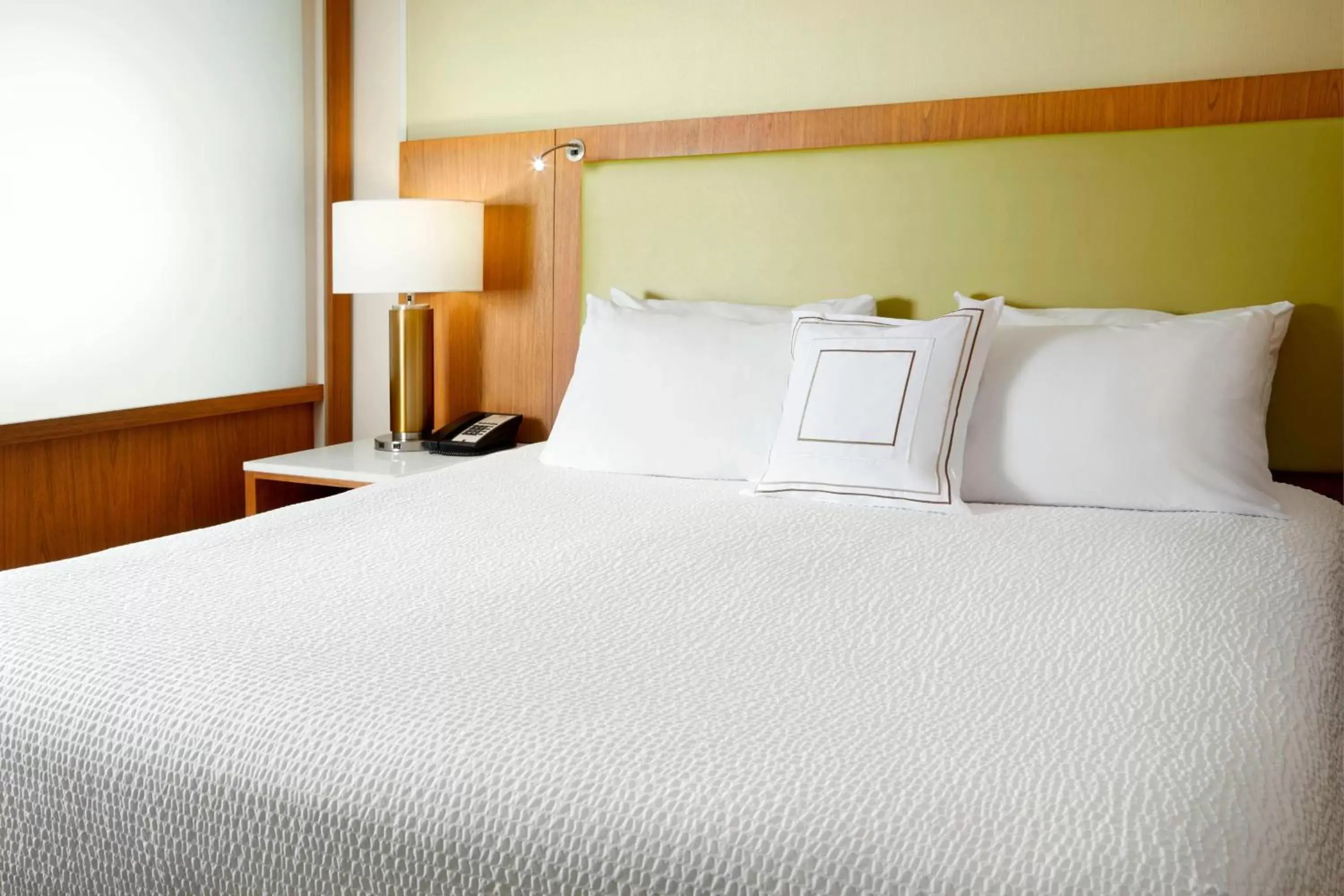 Bedroom, Bed in SpringHill Suites by Marriott Pittsburgh Bakery Square