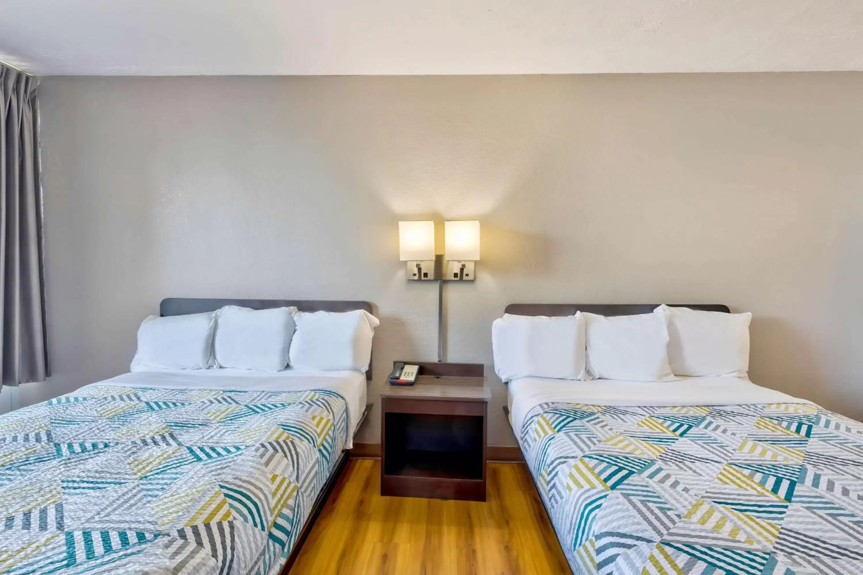 Photo of the whole room, Bed in Motel 6-Mount Jackson, VA - Shenandoah