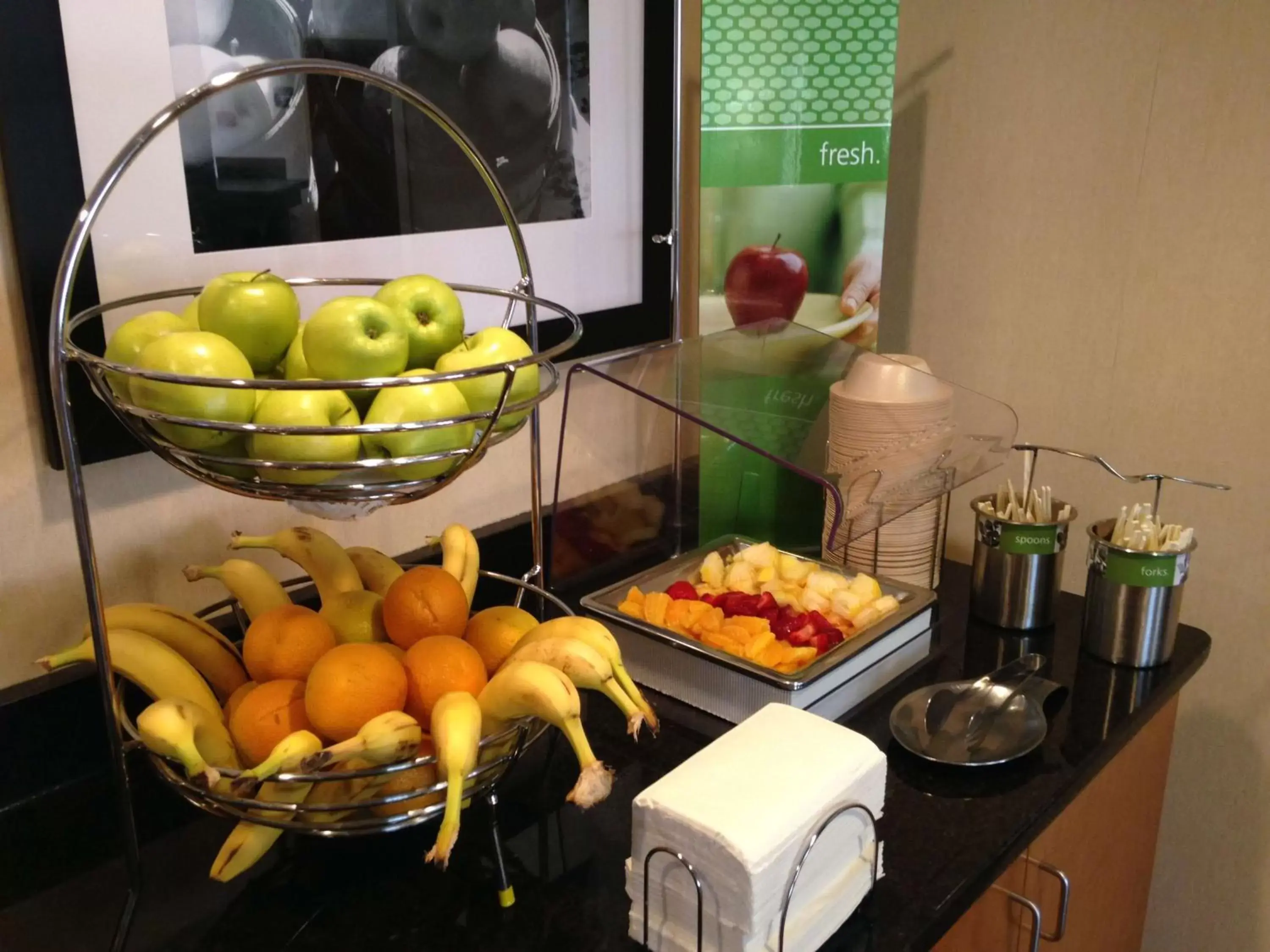 Breakfast, Food in Hampton Inn New Bern