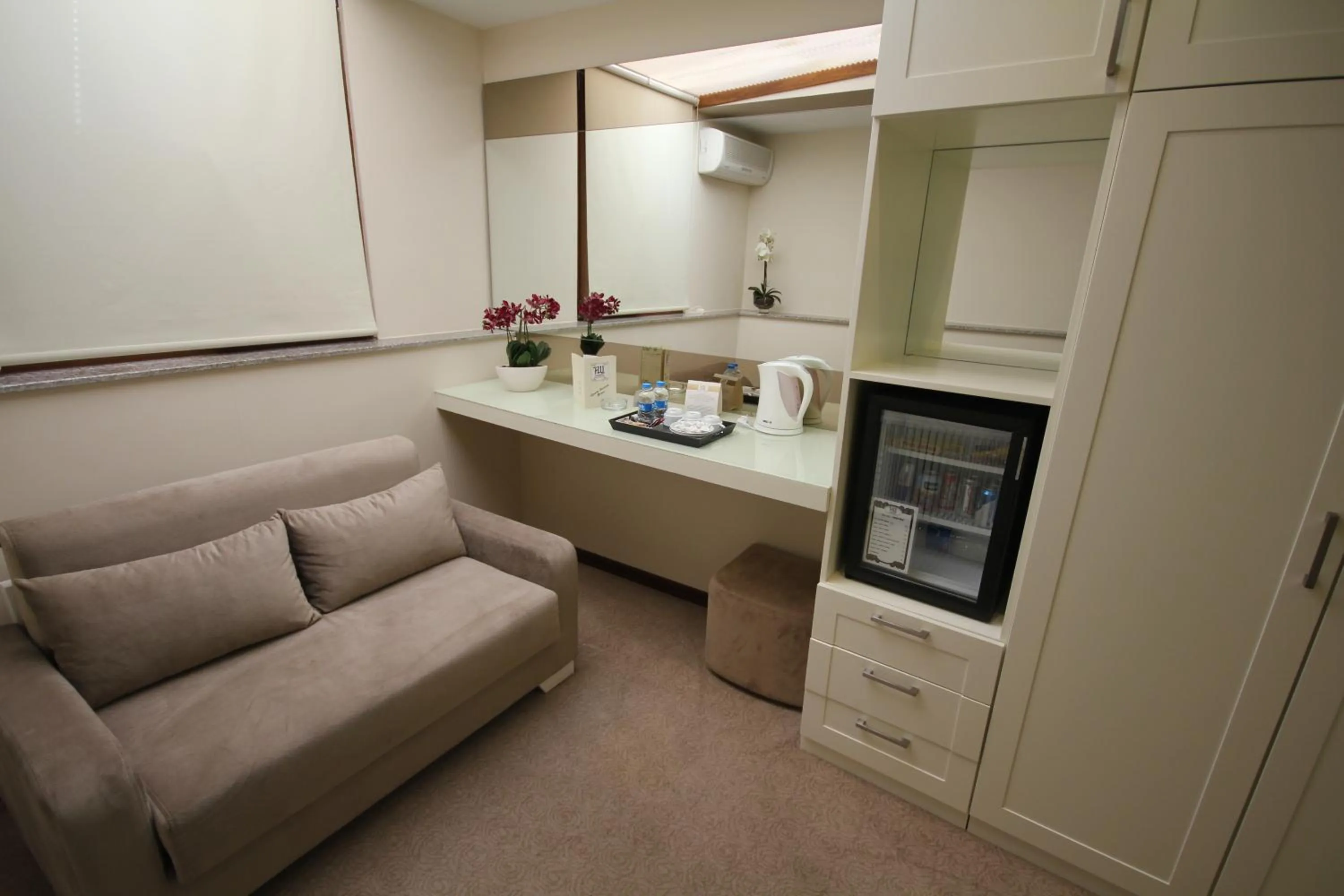 Seating area in Grand Washington Hotel