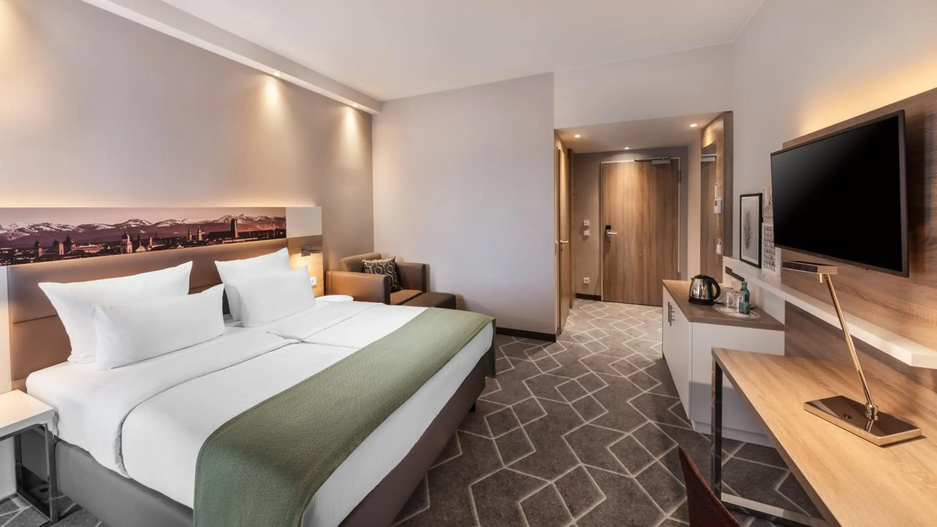 Standard Room with Queen Bed accessible in Holiday Inn Munich - City East, an IHG Hotel Standard Room with Queen Bed accessible in Holiday Inn Munich - City East, an IHG Hotel