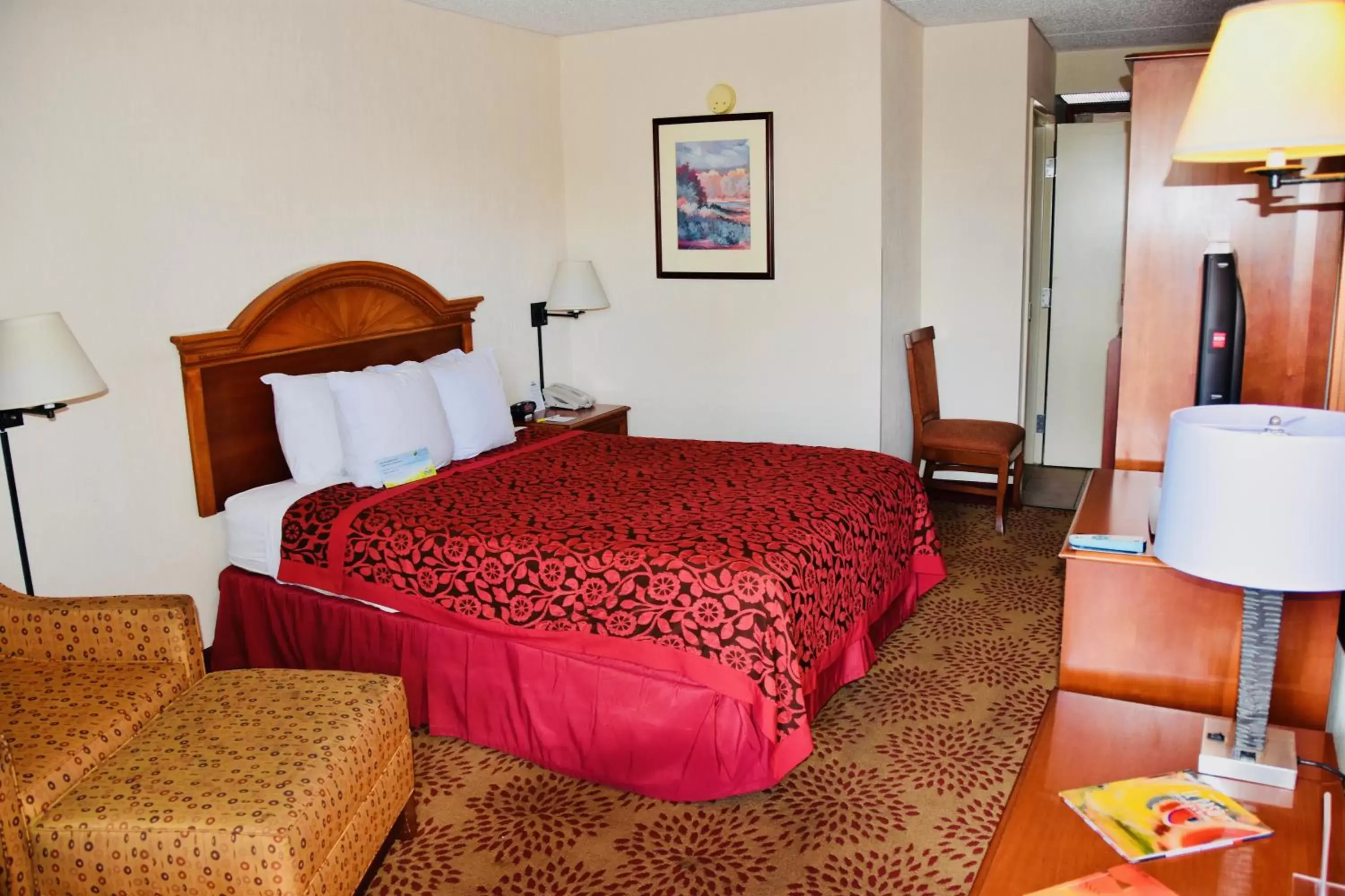 Bed in Days Inn by Wyndham Las Cruces