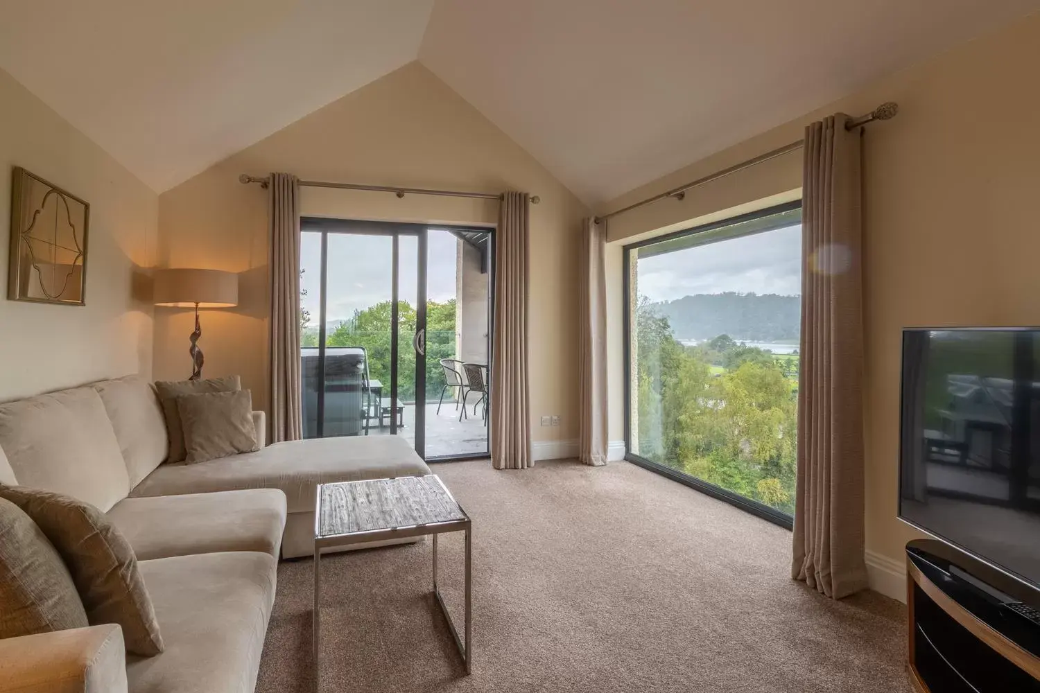 Windermere Suite with Hot Tub in Lakes Hotel & Spa