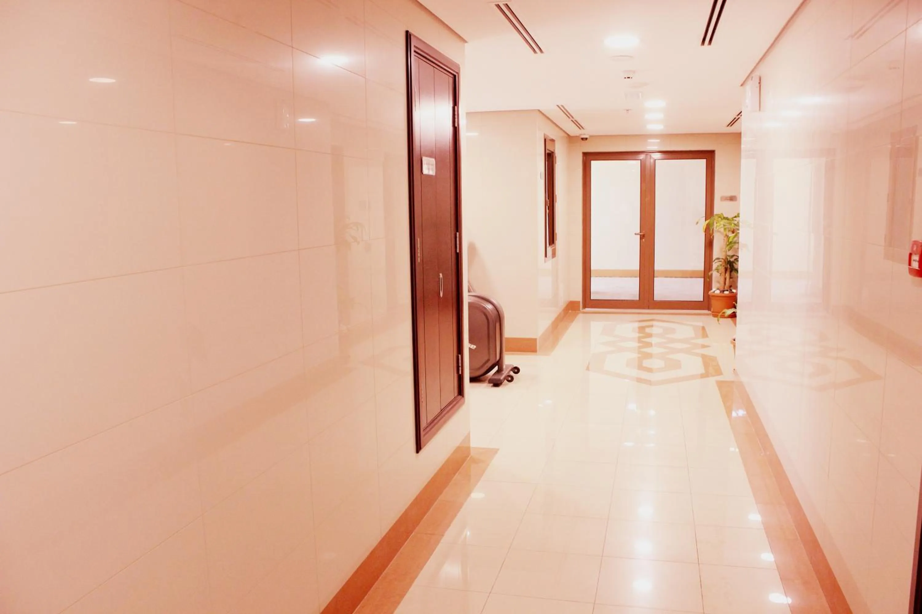 Area and facilities in Montreal Naif Hotel