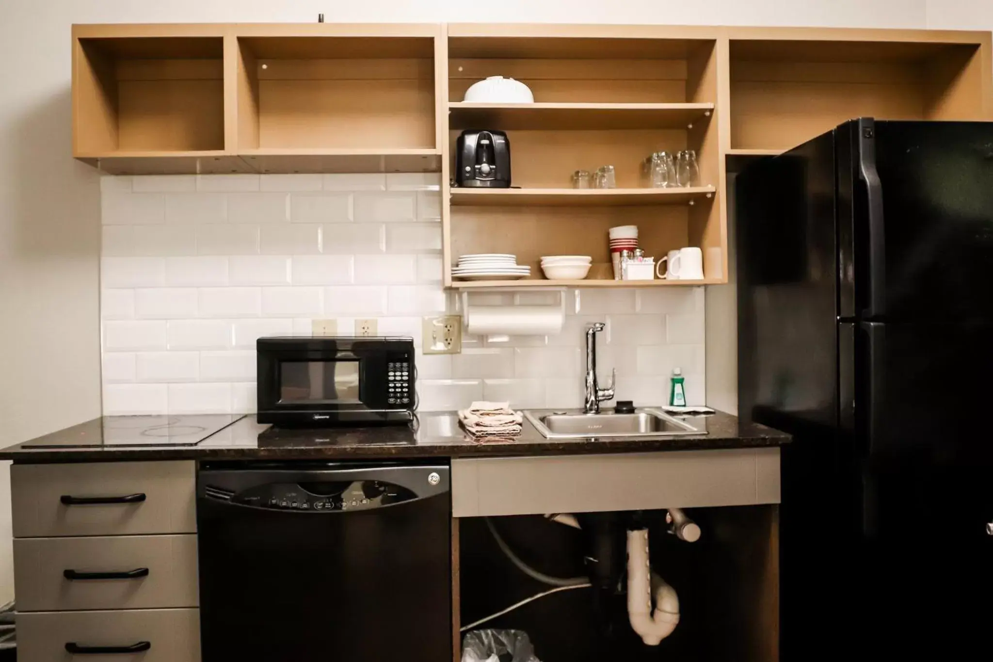 Photo of the whole room, Kitchen/Kitchenette in Candlewood Suites Richmond Airport, an IHG Hotel