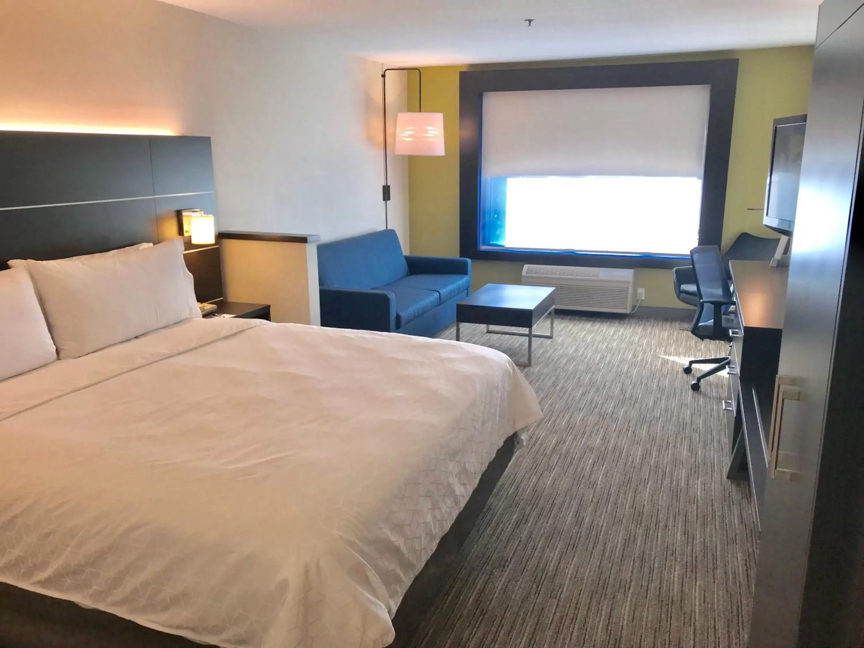 Photo of the whole room, Bed in Holiday Inn Express & Suites Tracy, an IHG Hotel