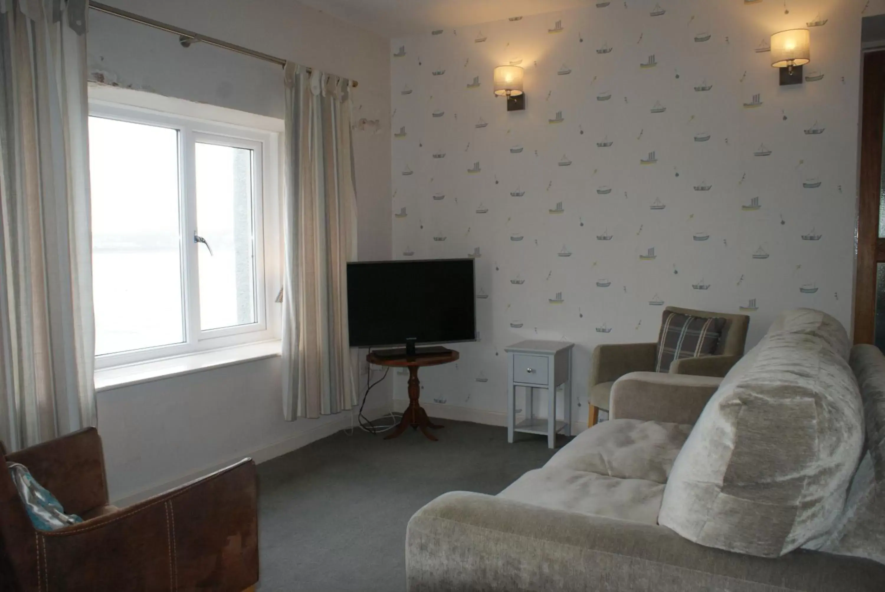 Bedroom, Seating Area in Ferry House Inn