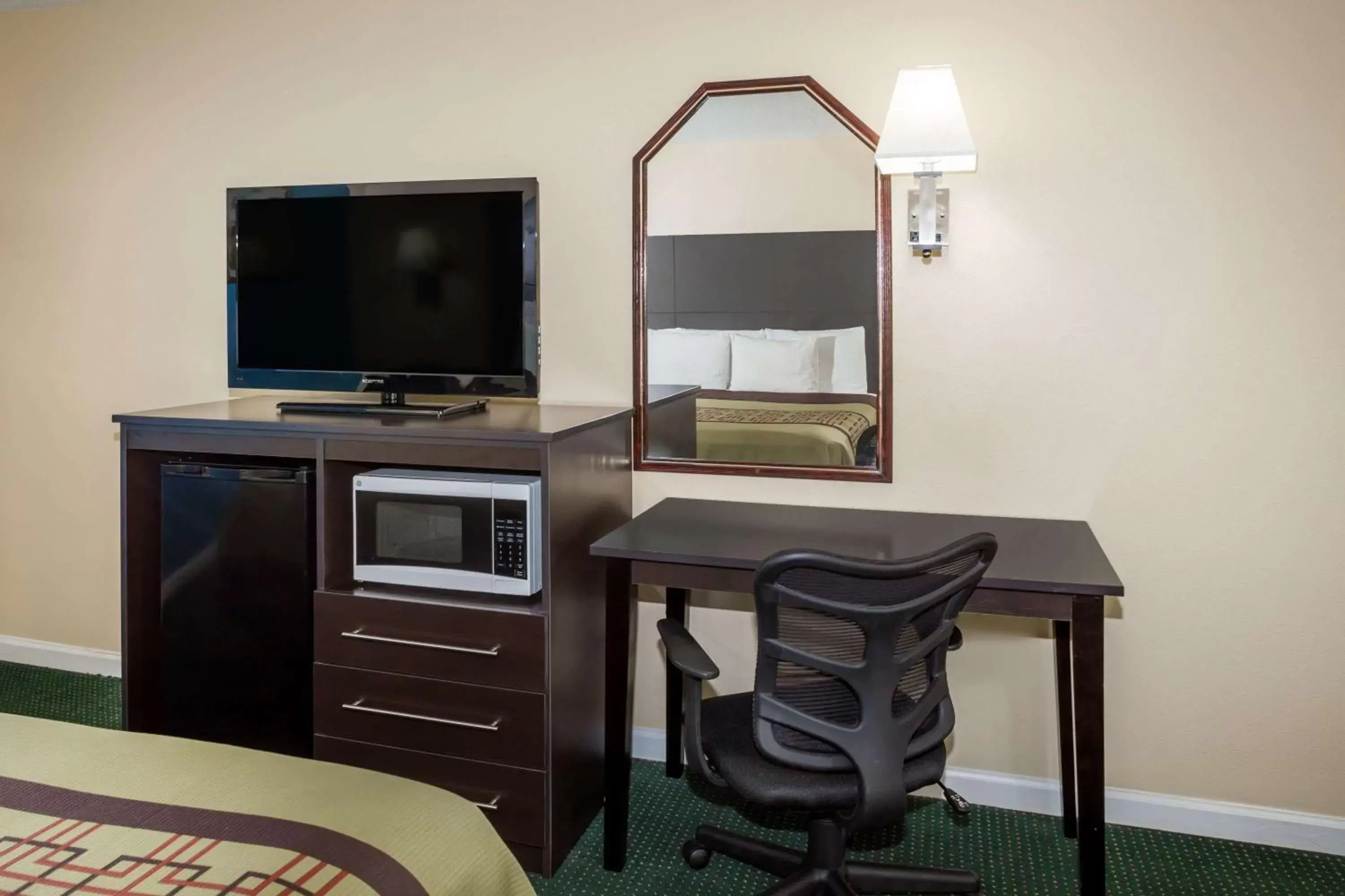 Photo of the whole room, TV/Entertainment Center in Days Inn by Wyndham Enterprise