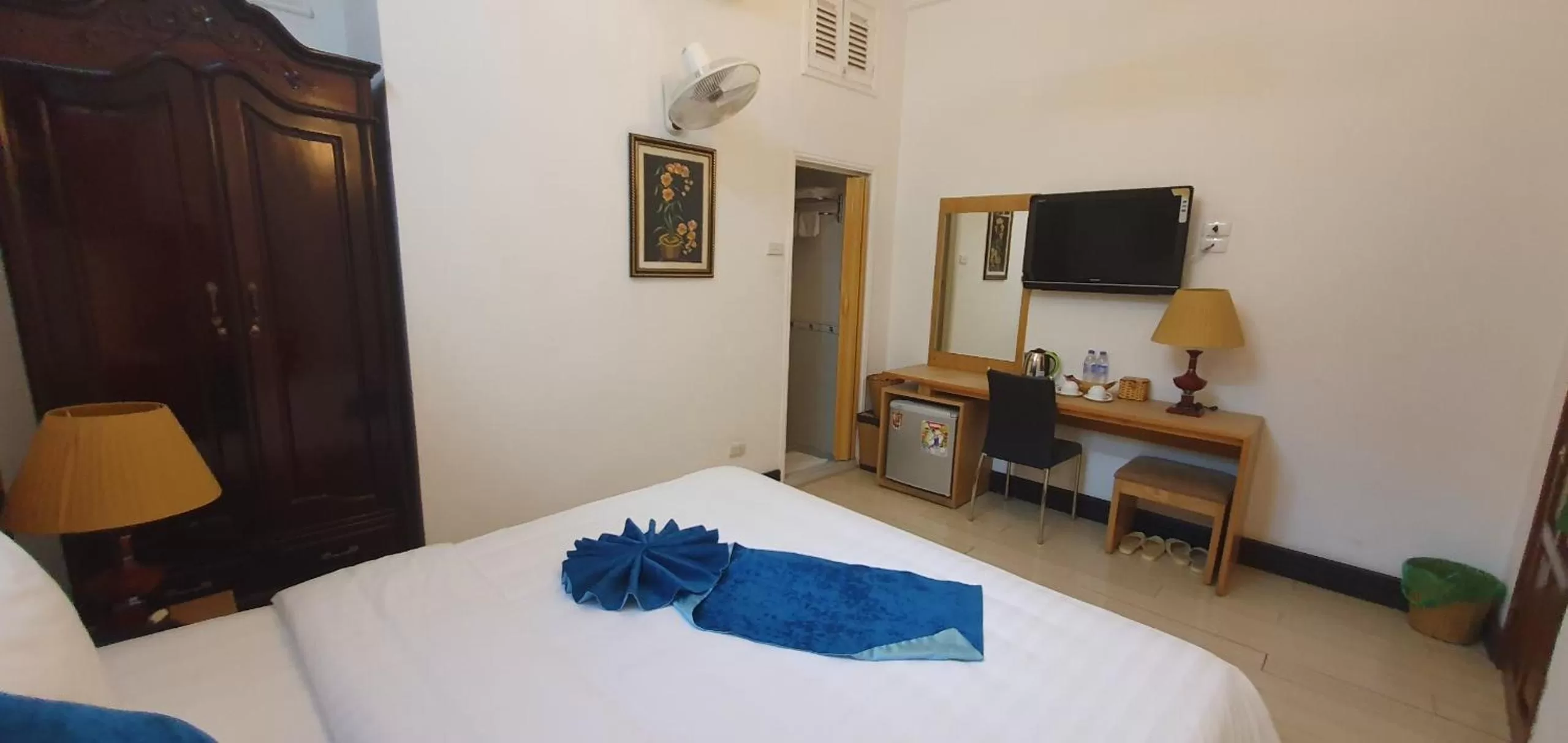 Photo of the whole room, Bed in Hanoi Win Hotel & Travel