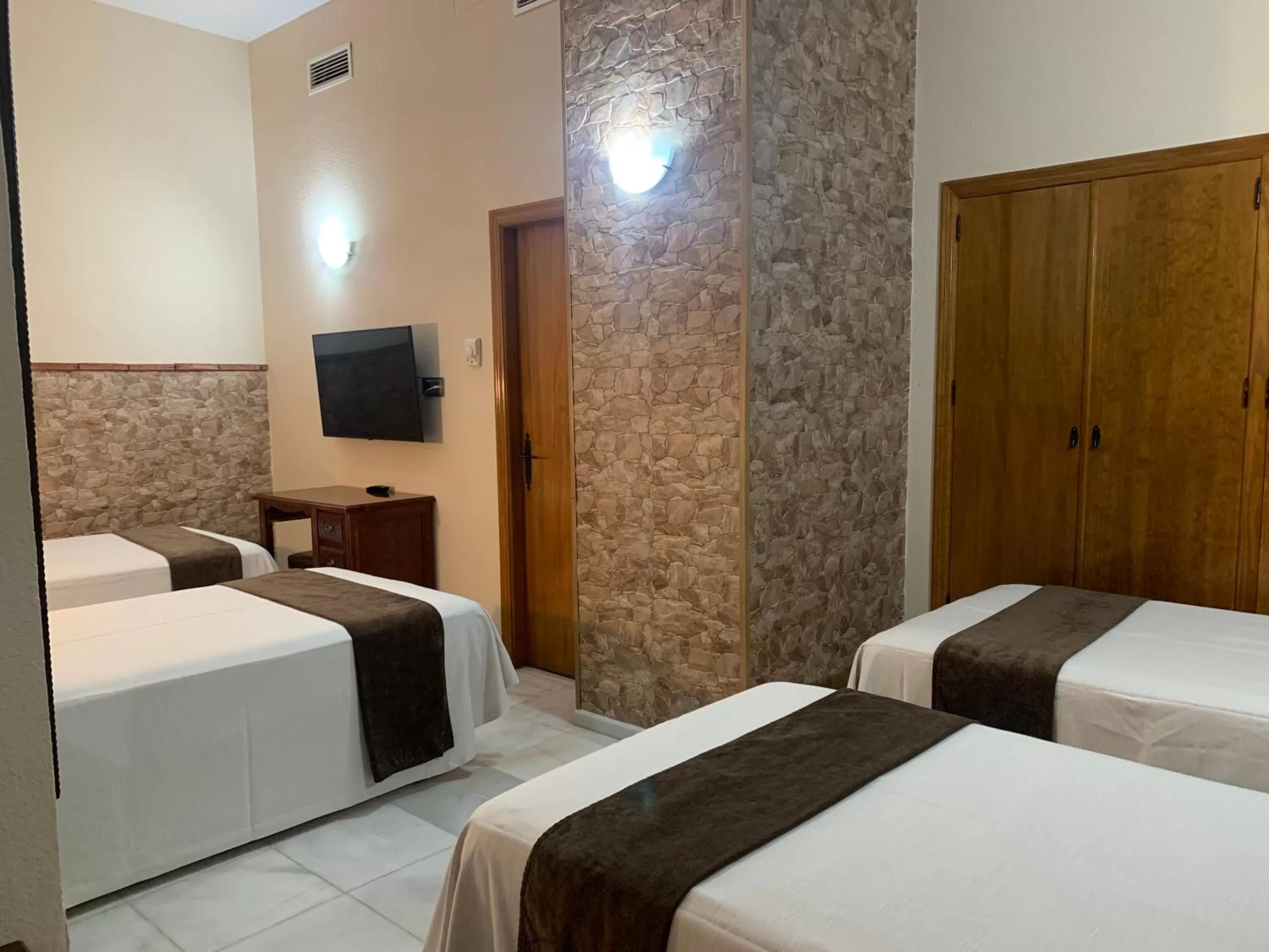 Photo of the whole room, Bed in Hotel Casa Museo de la Mezquita