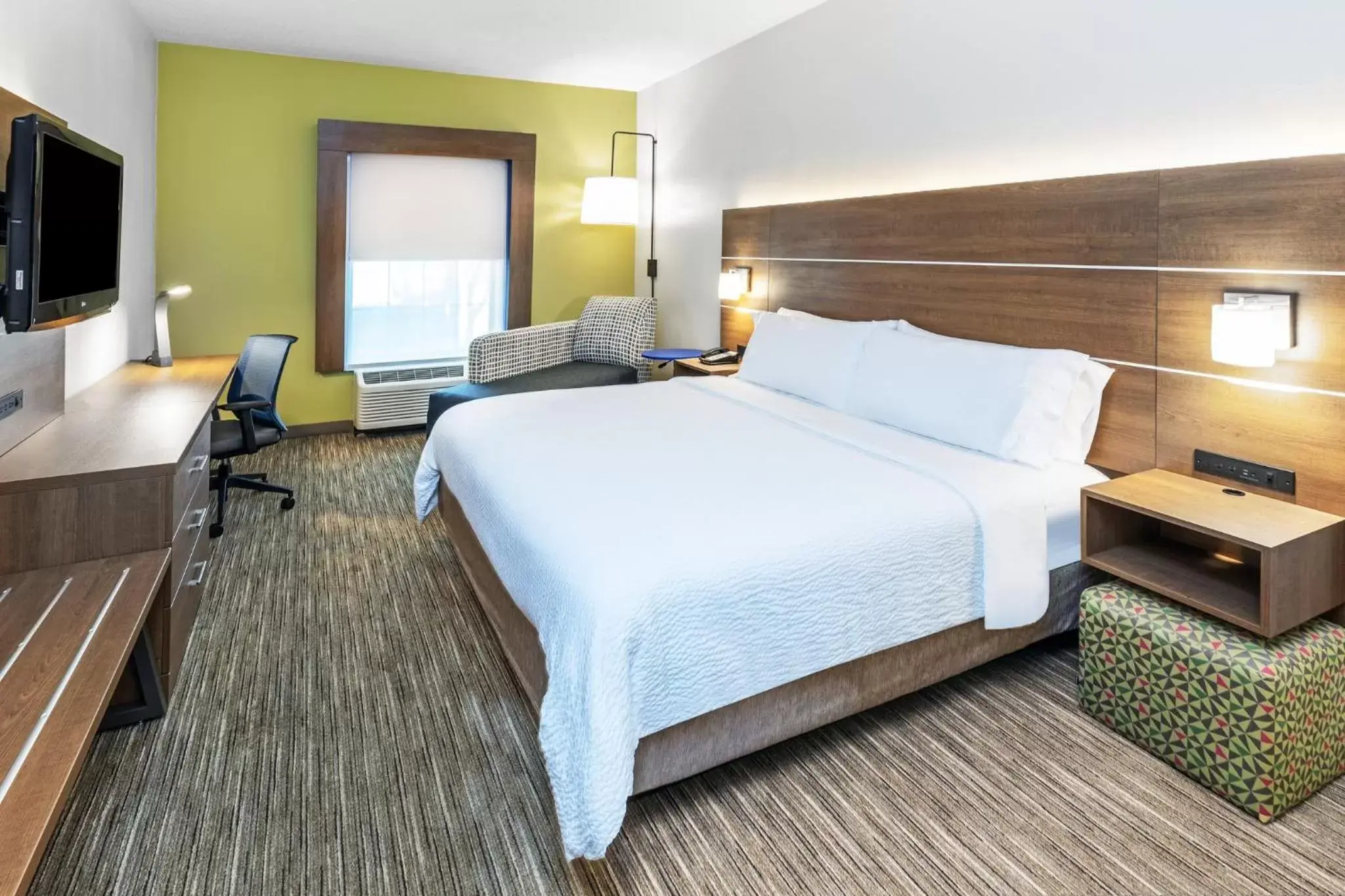 Photo of the whole room, Bed in Holiday Inn Express & Suites Sulphur - Lake Charles, an IHG Hotel