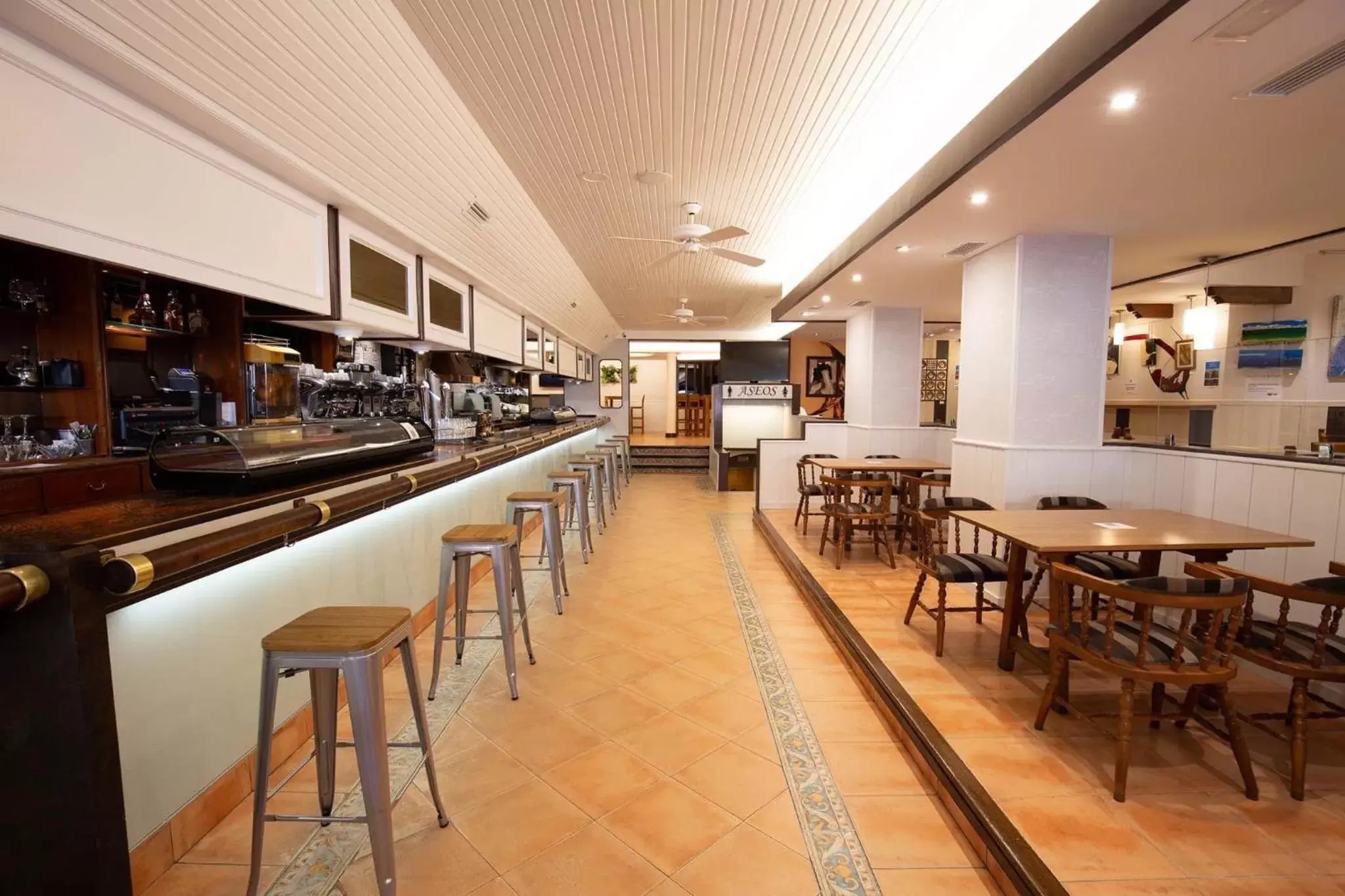 Lounge or bar, Restaurant/Places to Eat in Hotel Valentin