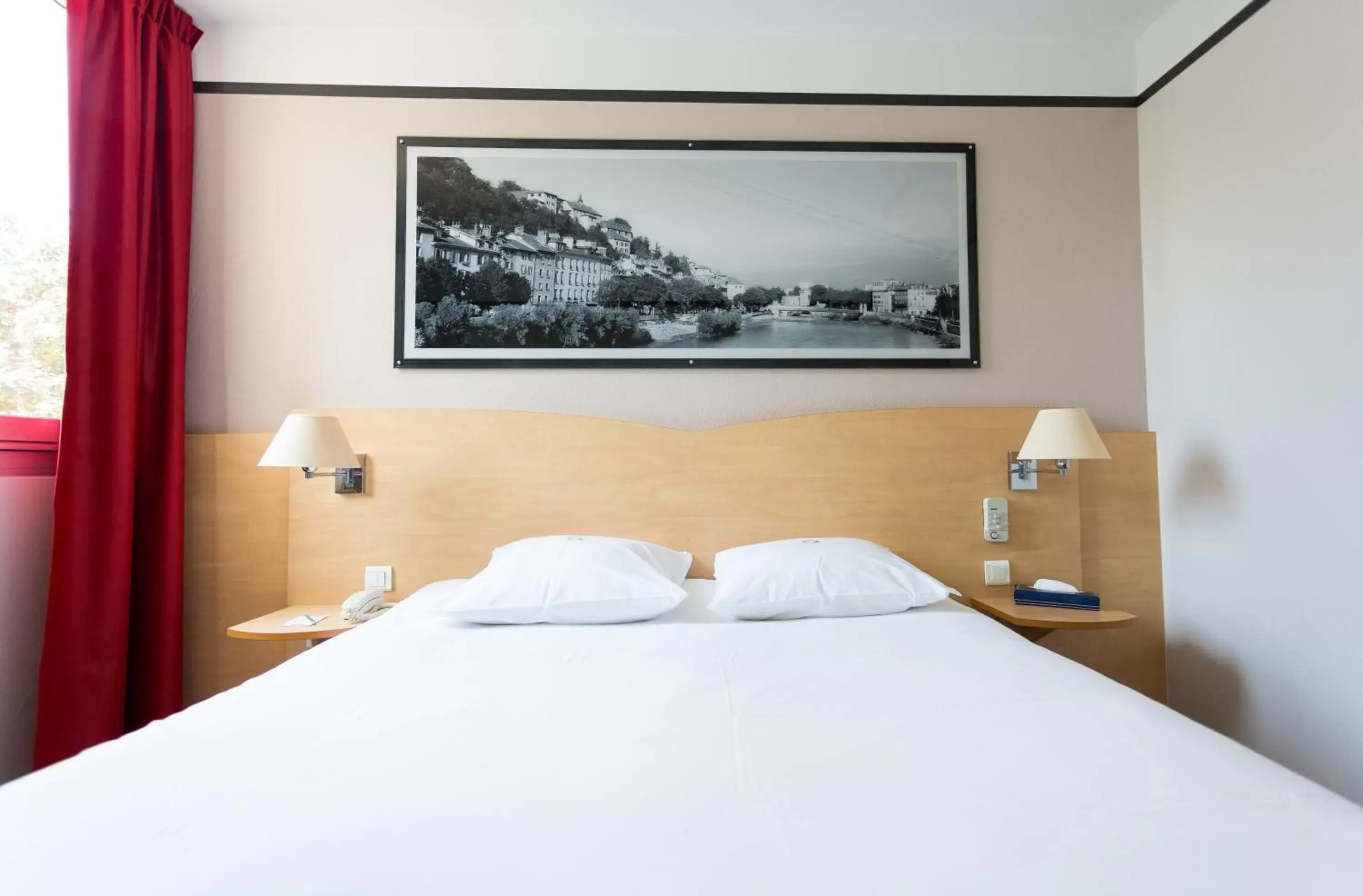 Bed in Hotel inn Grenoble Eybens Parc des Expositions Ex Kyriad