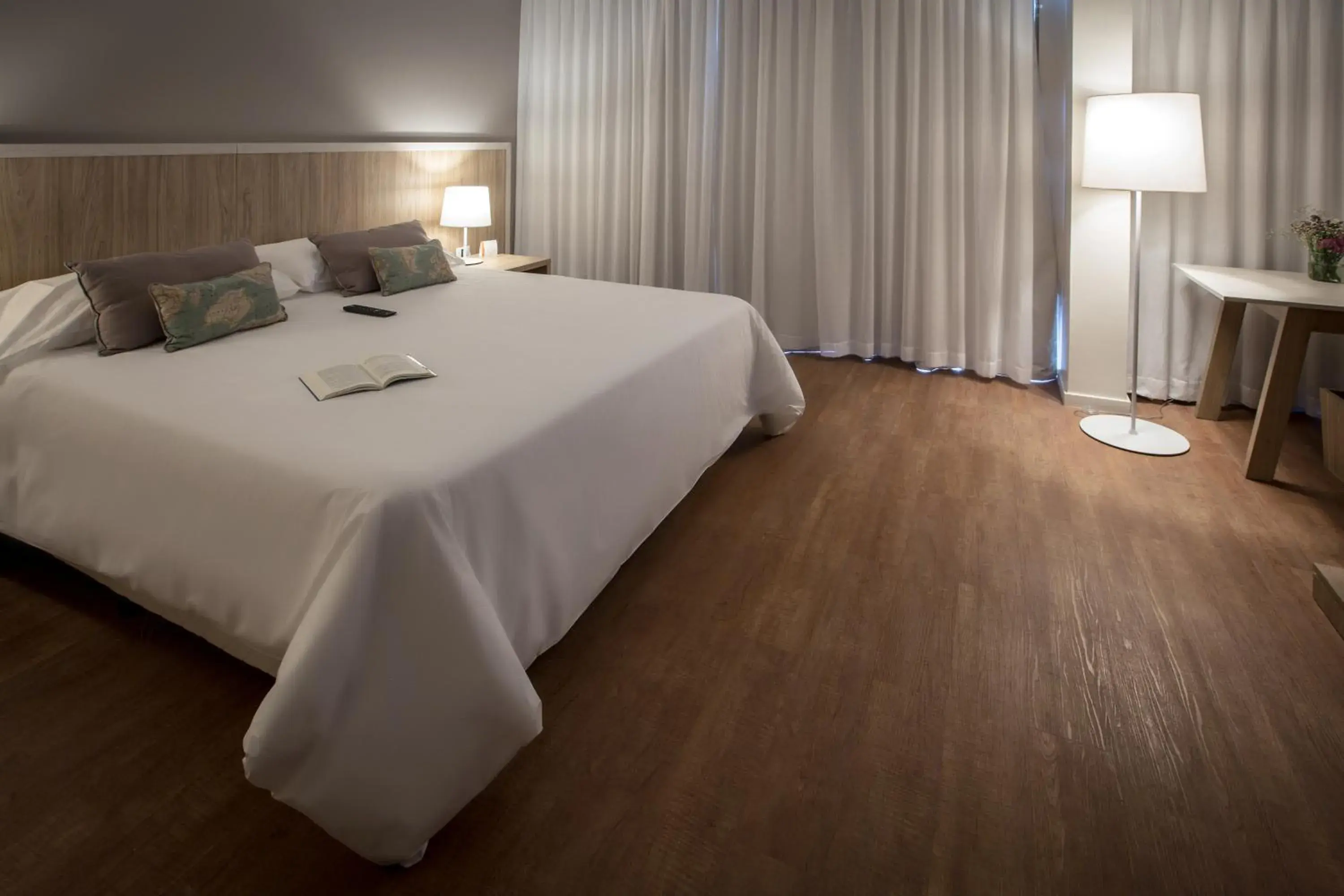 Photo of the whole room, Bed in Hotel Comahue Business