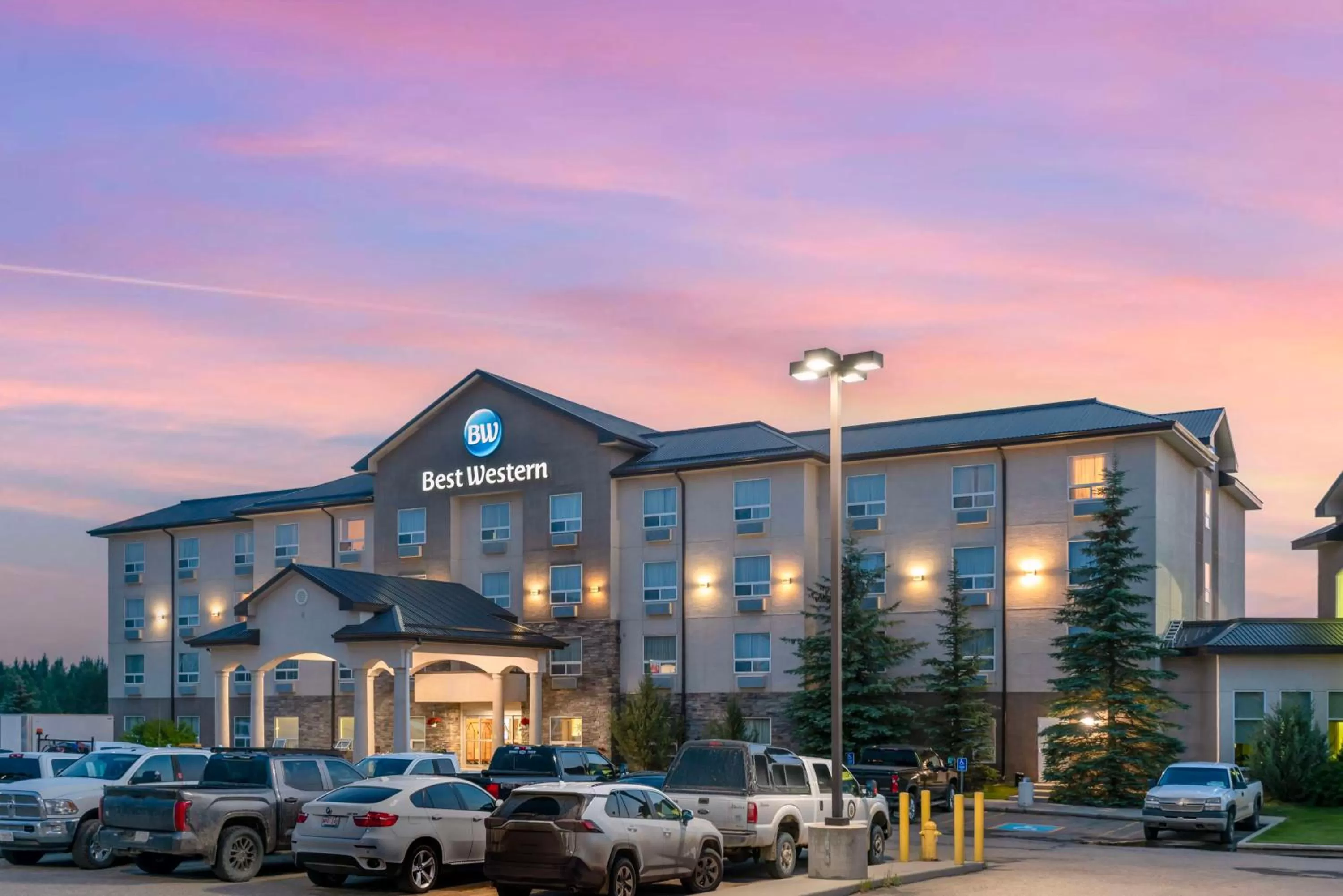 Property building in Best Western Rocky Mountain House Inn & Suites