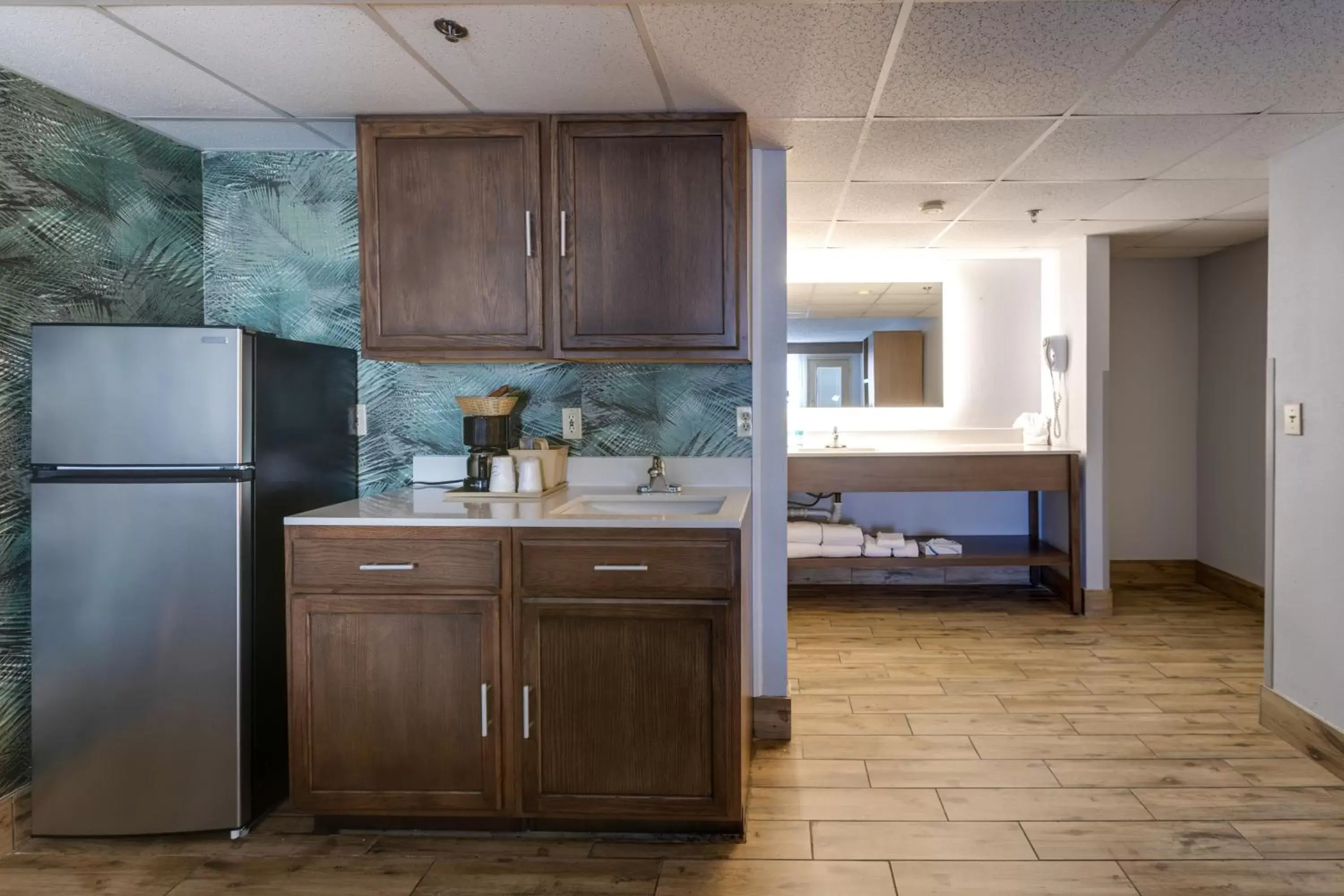 Photo of the whole room, Kitchen/Kitchenette in Park Grove Inn