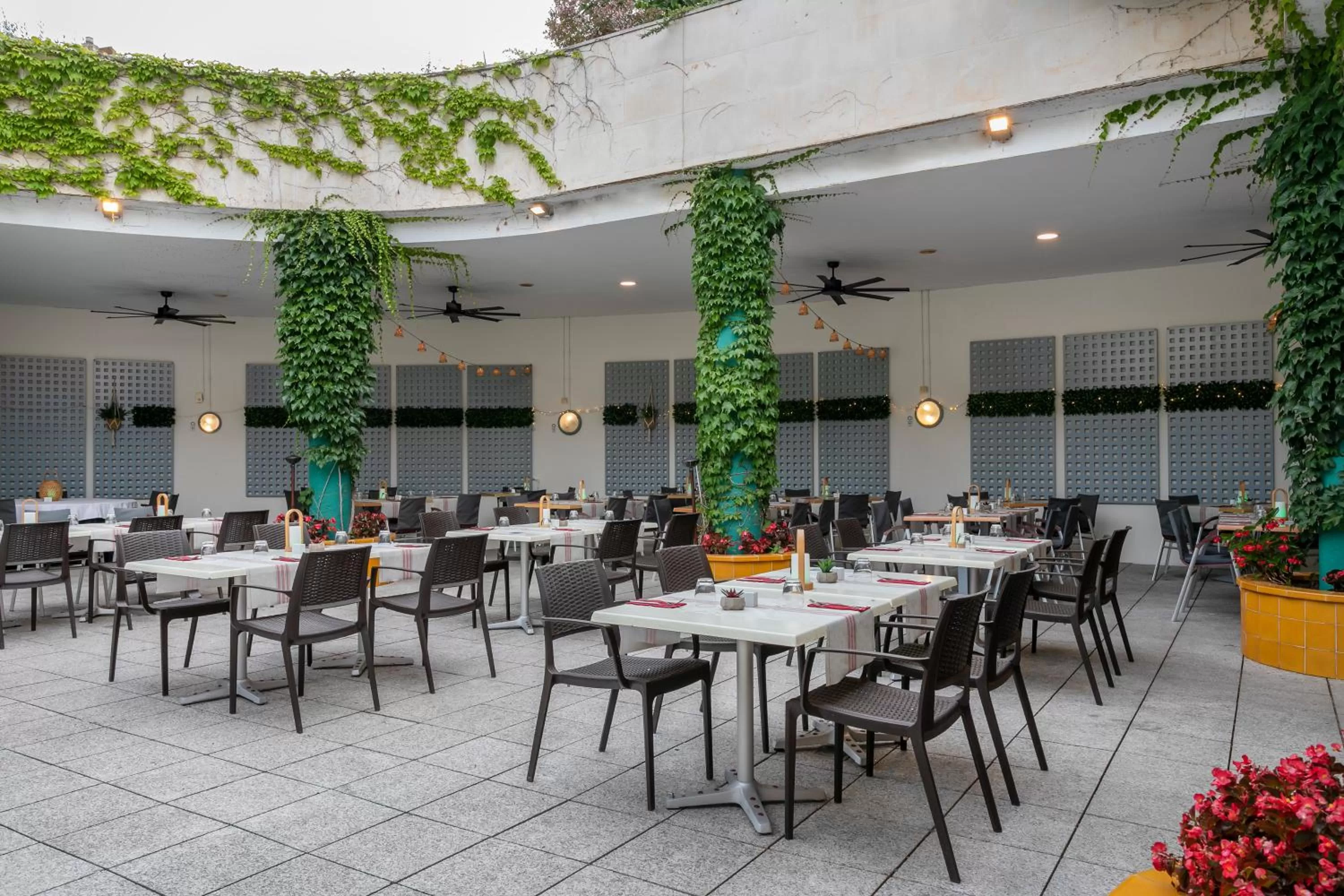 Restaurant/places to eat in Sol Port Cambrils Hotel