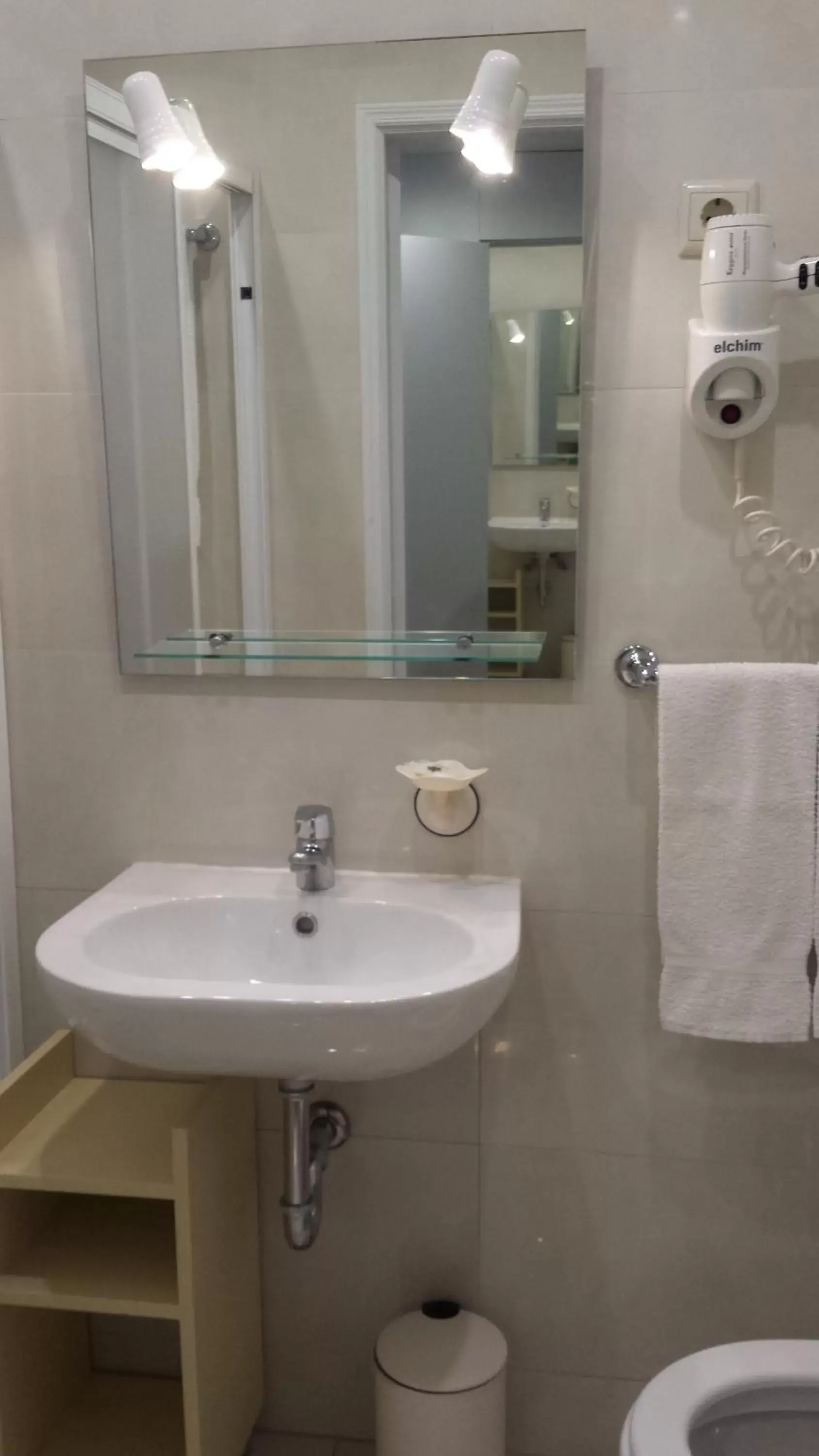 Toilet, Bathroom in Hotel Mira D'Aire