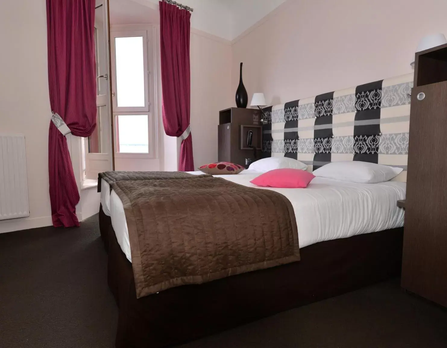 Bedroom, Bed in Hotel Des Bains