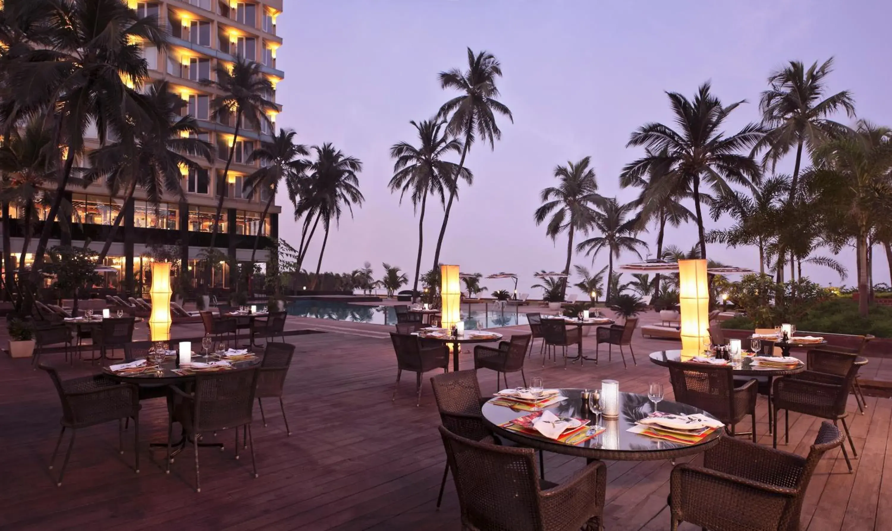 Facade/entrance, Restaurant/Places to Eat in Novotel Mumbai Juhu Beach