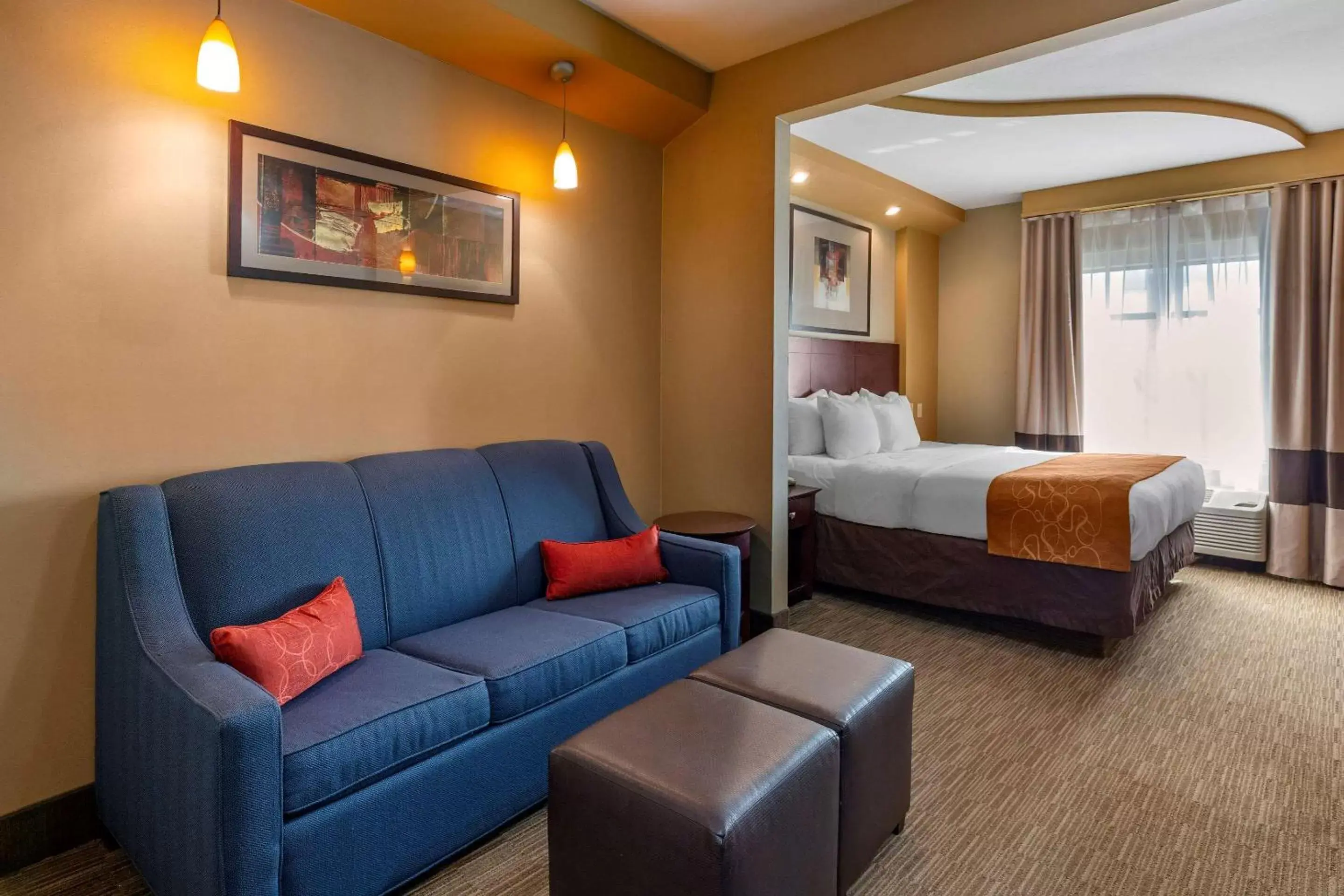 Bedroom in Comfort Suites Perrysburg