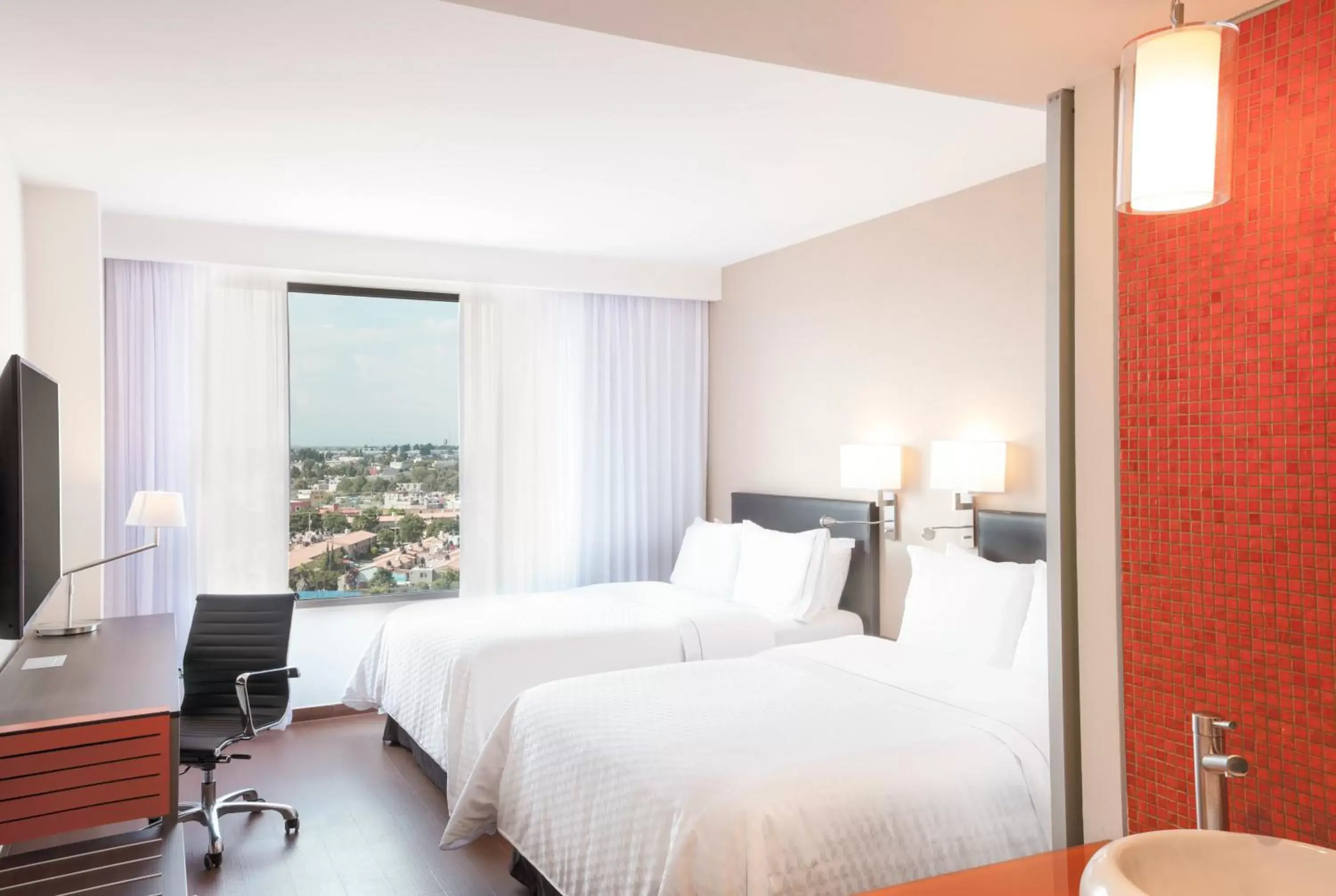 Property building, Bed in Fiesta Inn Express Puebla Explanada