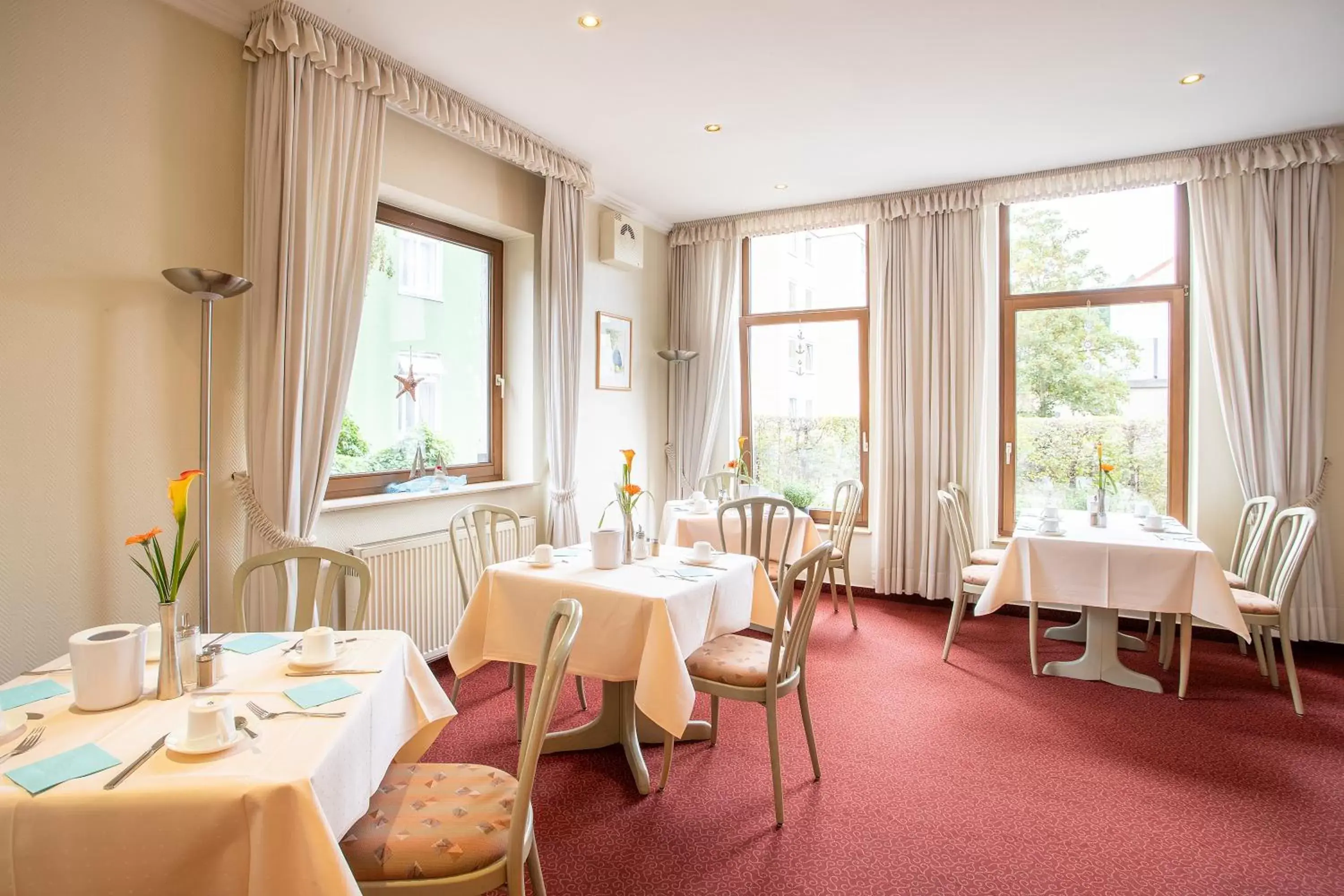 Restaurant/Places to Eat in Kleefelder Hof