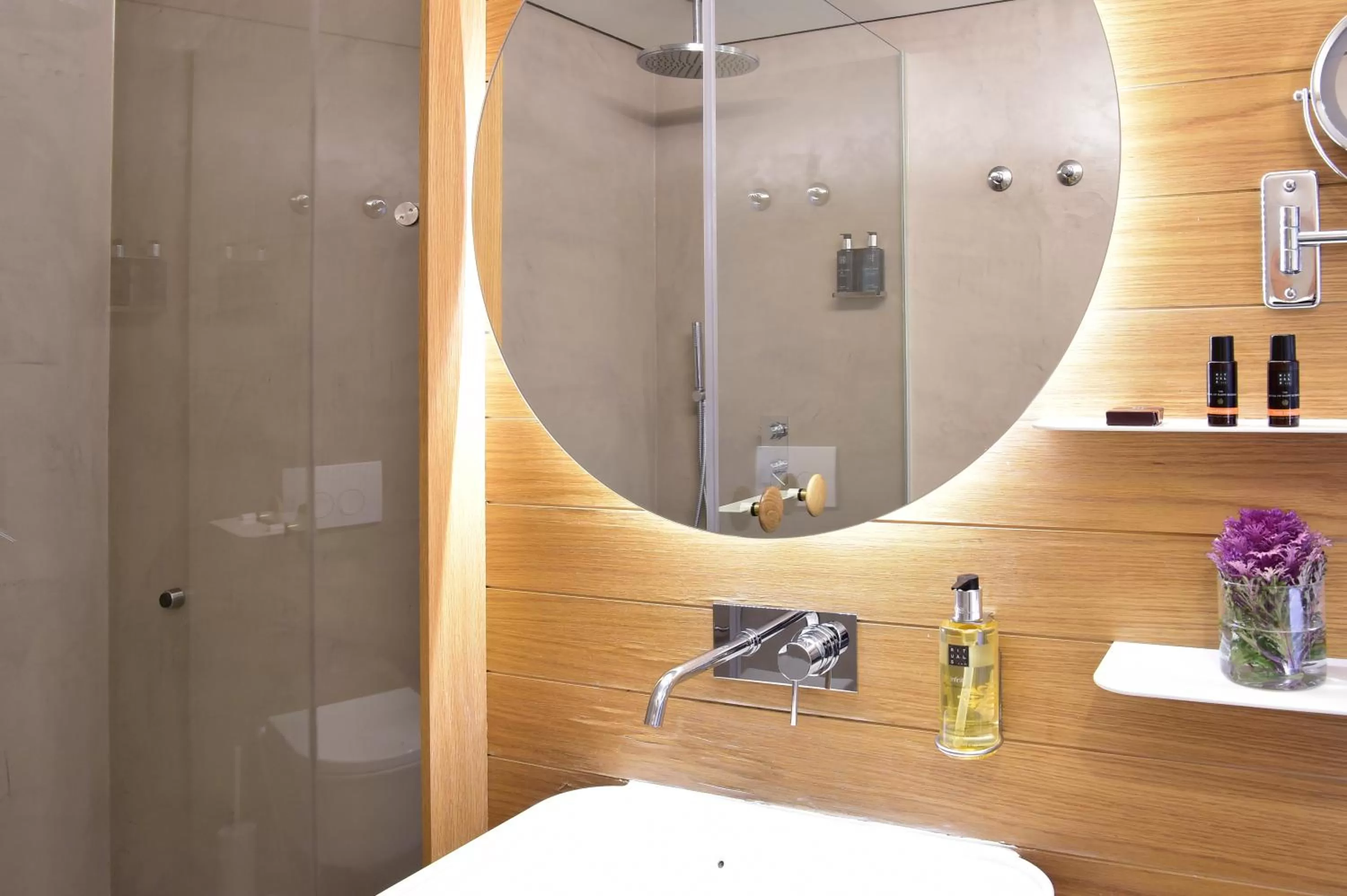 Bathroom in My Story Hotel Rossio