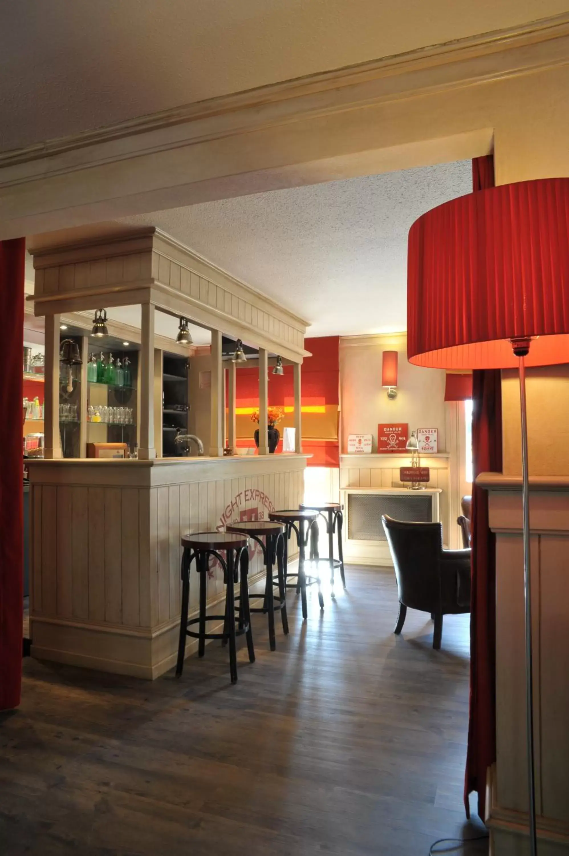 Lounge or bar in Brit Hotel Essentiel Cholet Lounge or bar in Brit Hotel Essentiel Cholet
