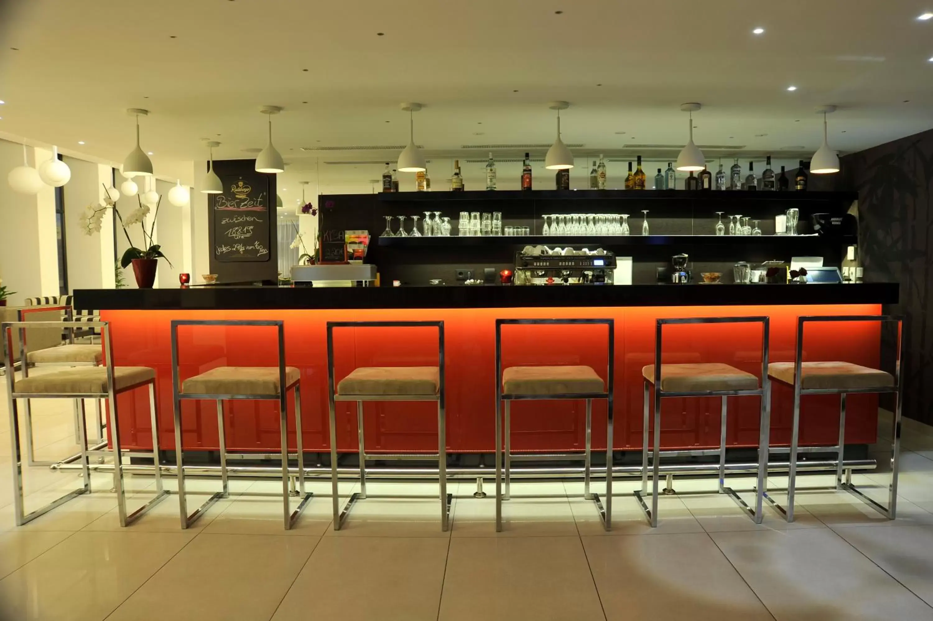 Lounge or bar, Lounge/Bar in Golden Tulip Kassel Hotel Reiss