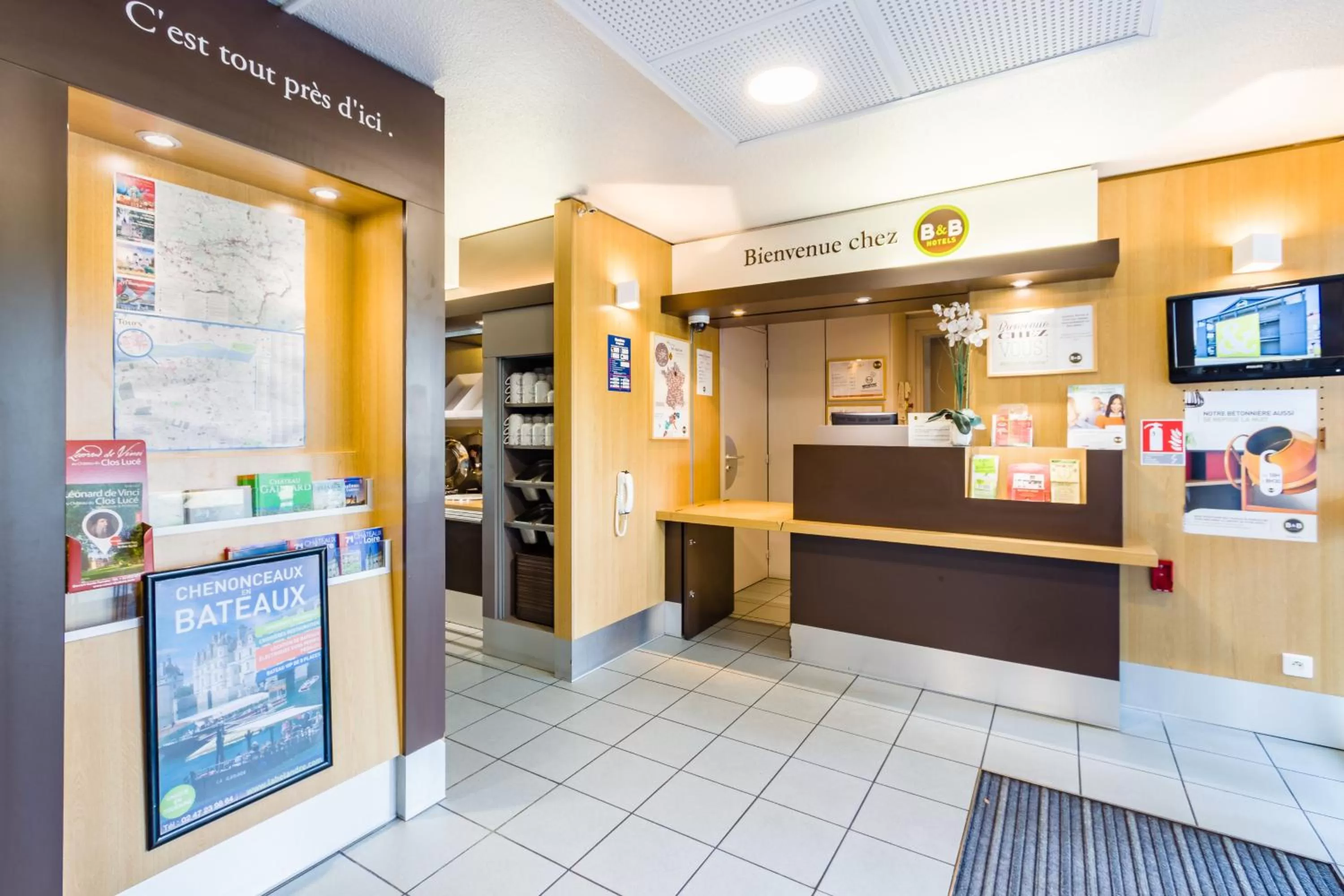 Lobby or reception in B&B HOTEL TOURS Sud Joué-lès-Tours
