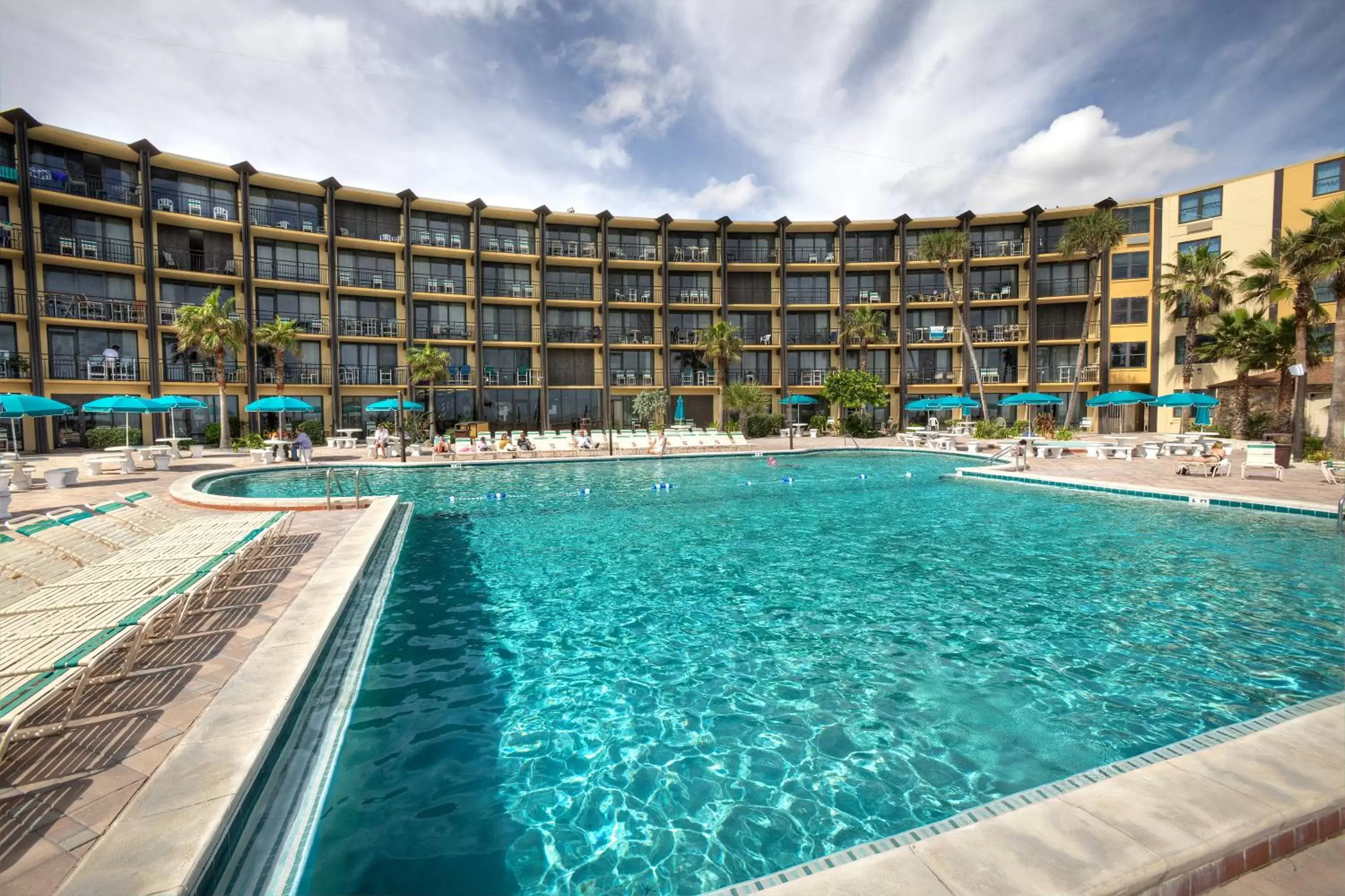 Swimming pool, Property Building in Daytona Beach Hawaiian Inn