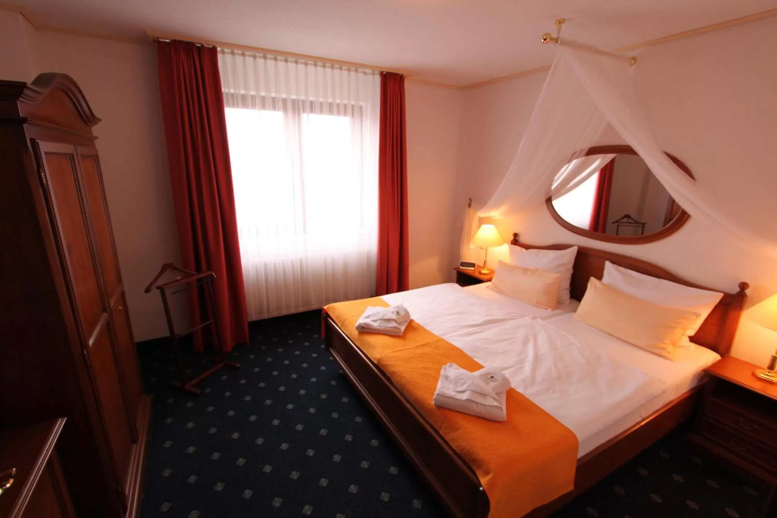 Photo of the whole room, Bed in Hotel & Restaurant Hanse Kogge