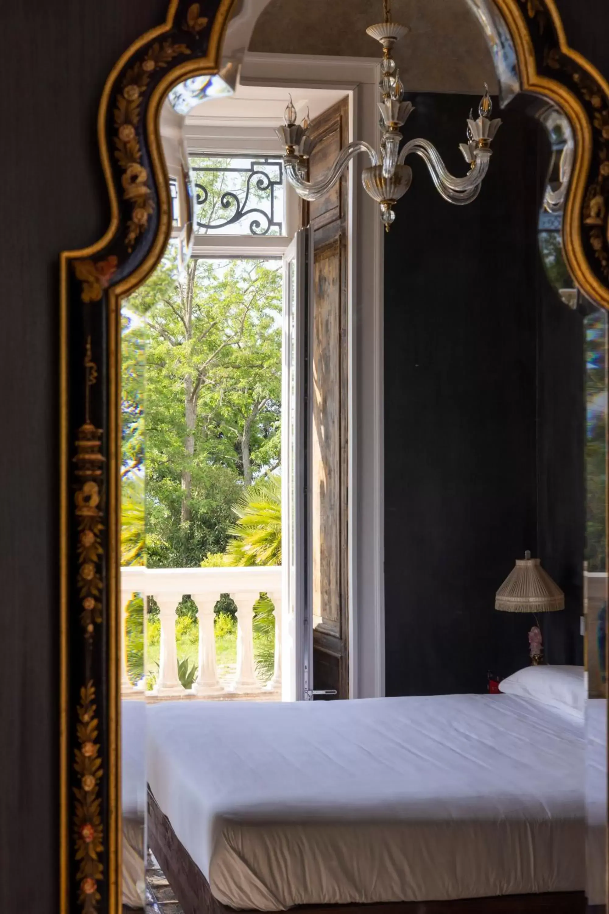 Inner courtyard view, Bed in Villa Carafa De Cillis