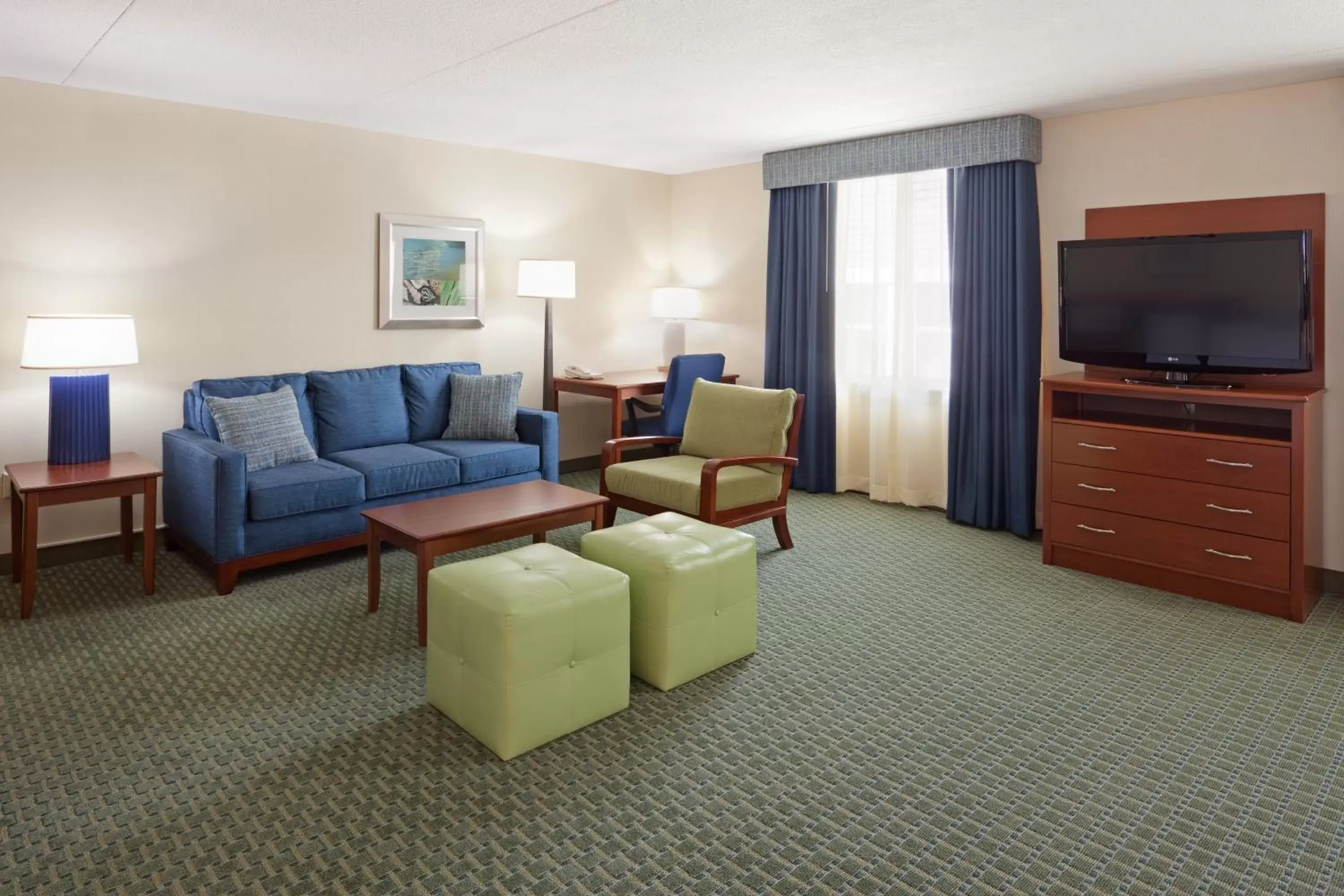 Photo of the whole room, Seating Area in Holiday Inn Cape Cod-Falmouth, an IHG Hotel