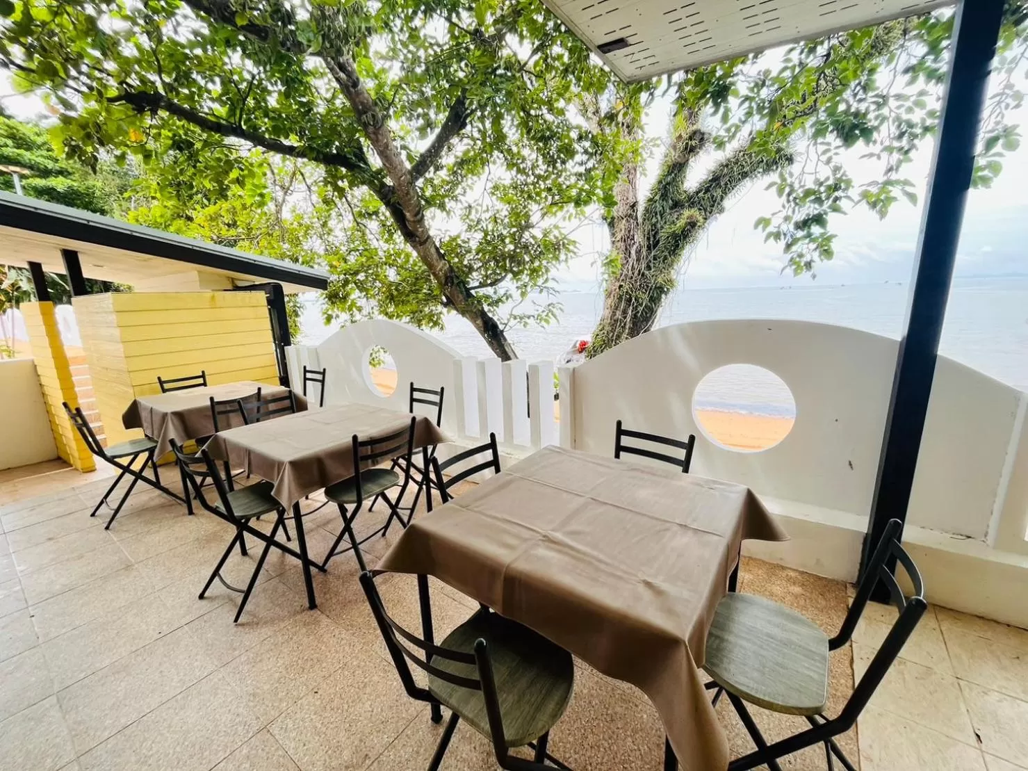 Restaurant/places to eat in Anyavee Chom By The Sea