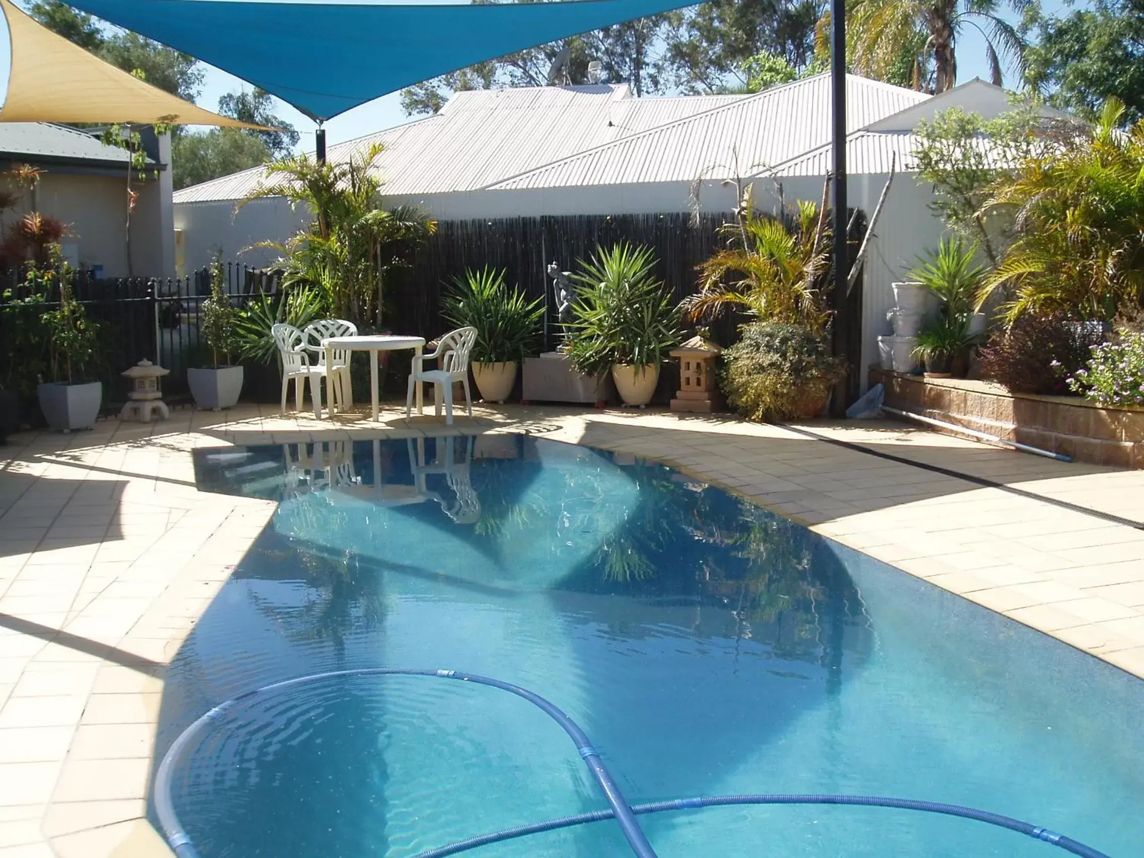 Swimming pool in A Good Rest B & B Swimming pool in A Good Rest B & B