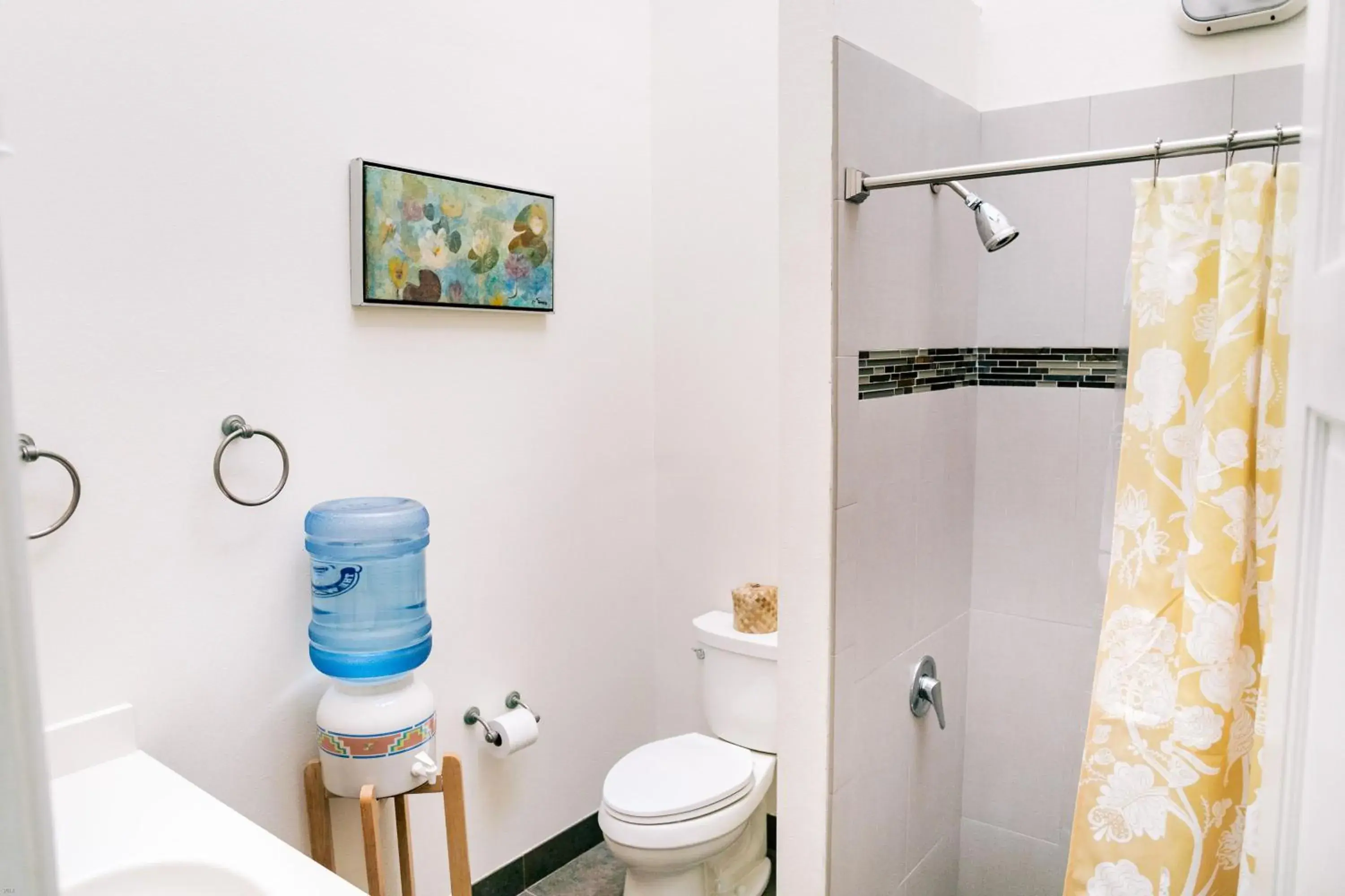 Bathroom in Kilauea Lodge and Restaurant