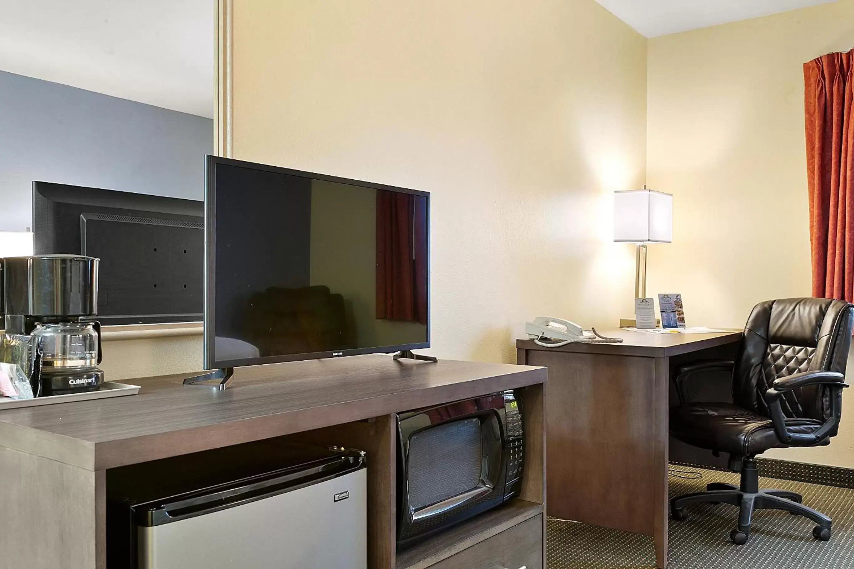 TV and multimedia, TV/Entertainment Center in Days Inn by Wyndham Ellensburg